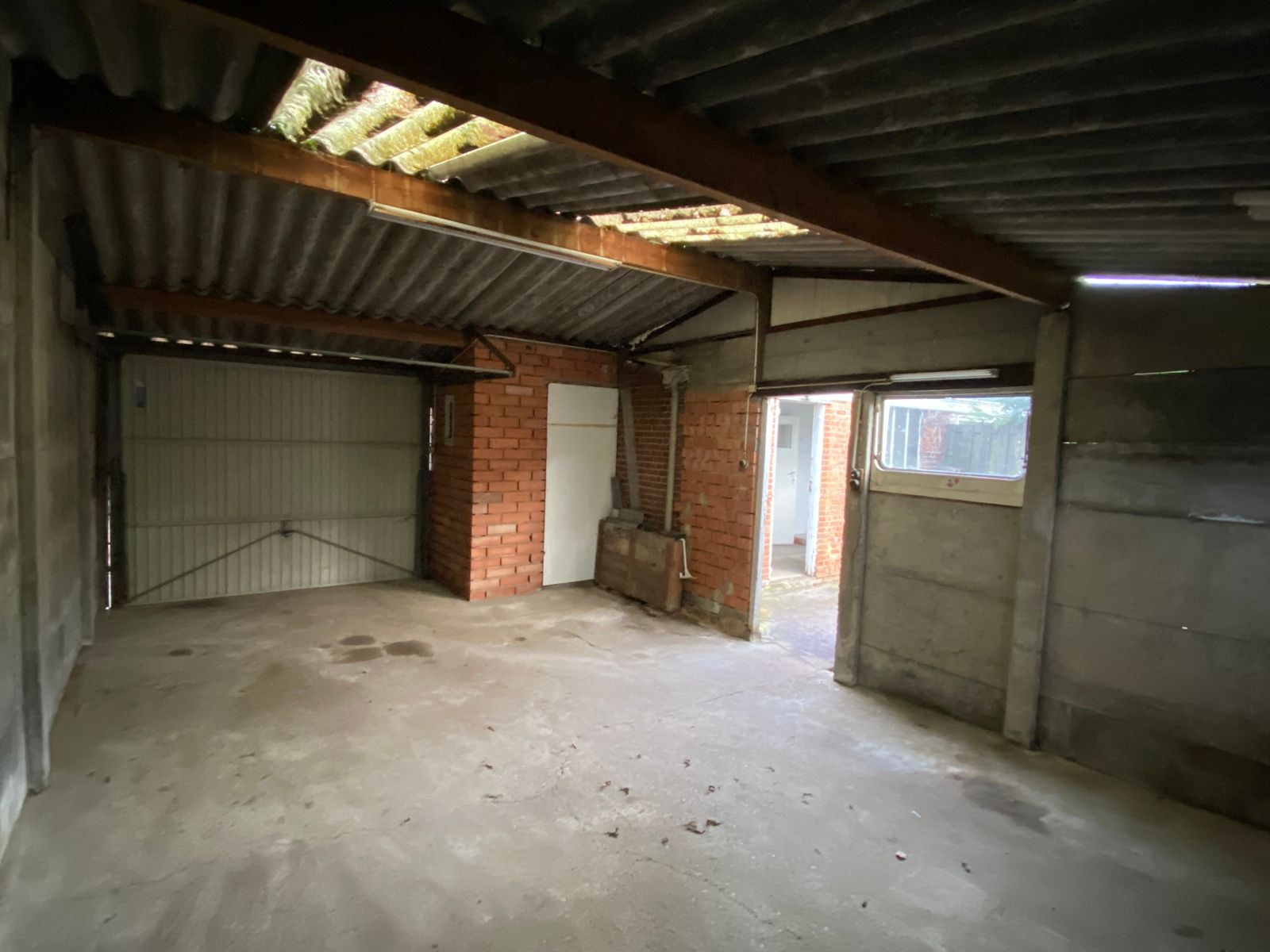 Zeer goed gelegen te renoveren woning foto 9