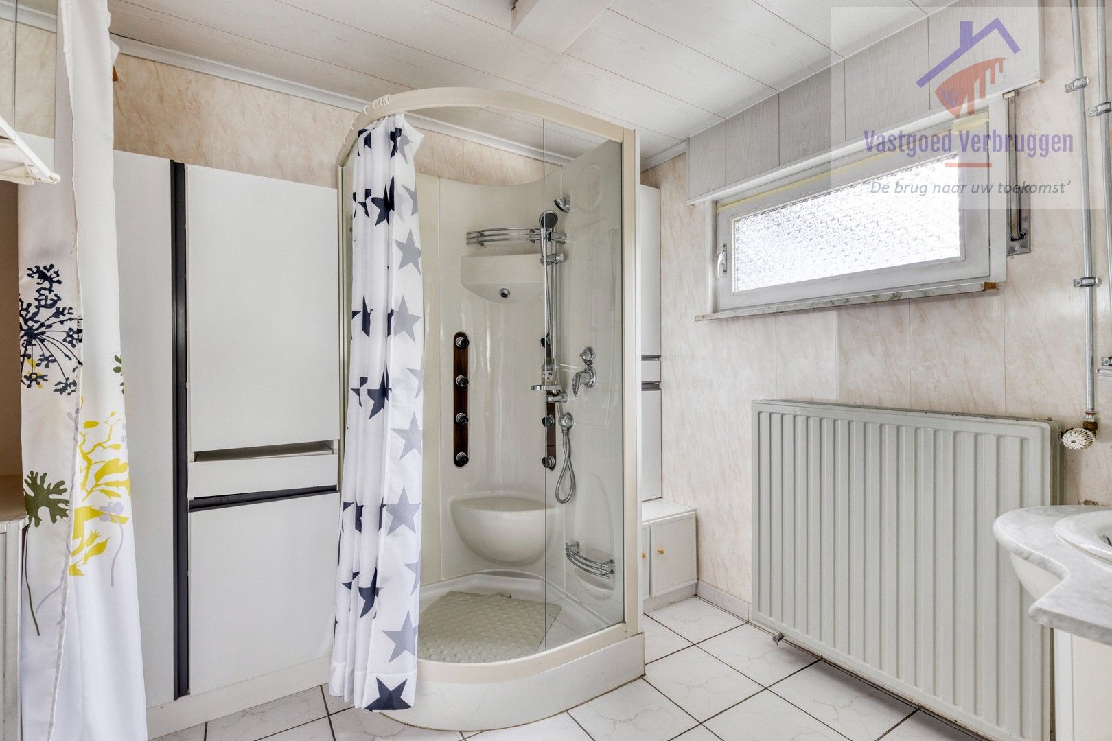 Rustig gelegen te renoveren halfopen bebouwing op ruim perceel van 16 are! foto 8