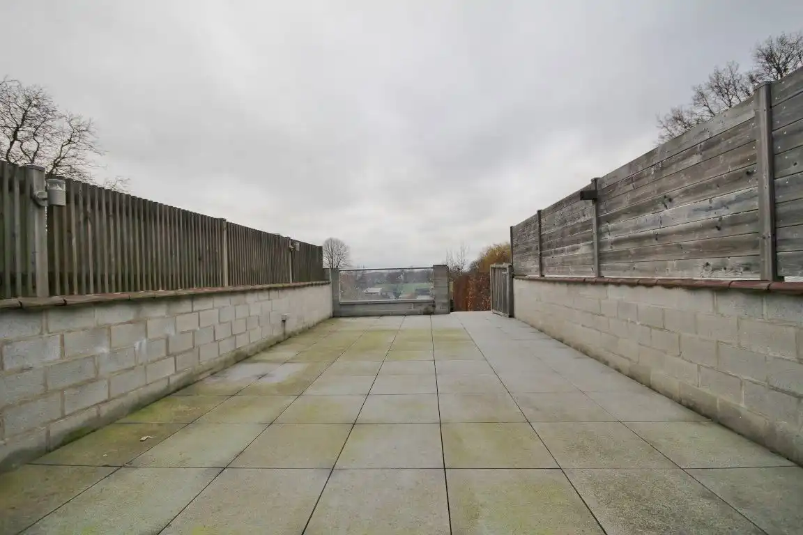 Zeer ruime woning net buiten het stadscentrum! foto 16