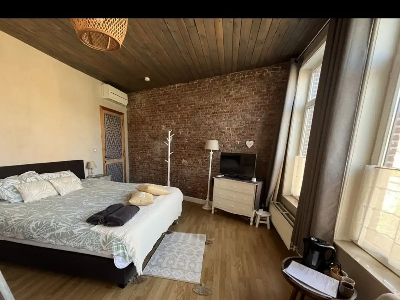 Op steenworp van Brugge centrum, INSTAPKLAAR CHARMANT ENERGIEZUINIG RUIM BURGERHUIS met MOOIE GROTE TUIN , 3 SLPKS en 3  badkamers foto 14
