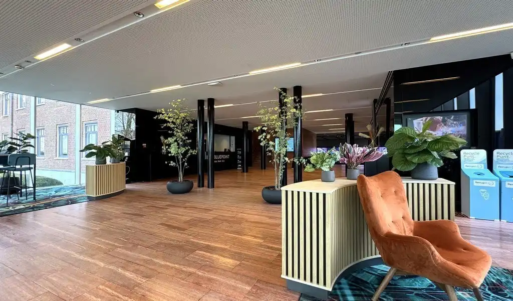 Full-service kantoor in BluePoint Business Center foto 14