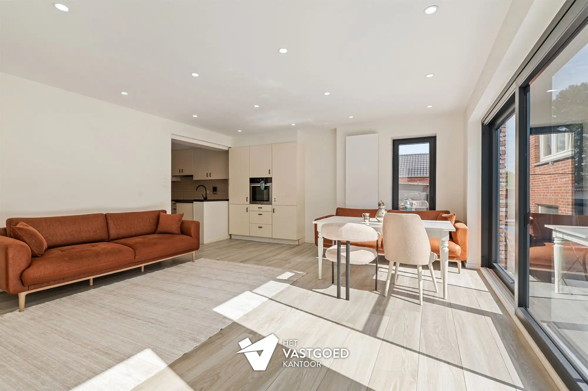 UITERST KNAP GERENOVEERDE WONING MET 3 SLAAPKAMERS GELEGEN OP EEN ZONNIG GEORIENTEERD PERCEEL VAN 7A32CA TE BEVERLO foto 6