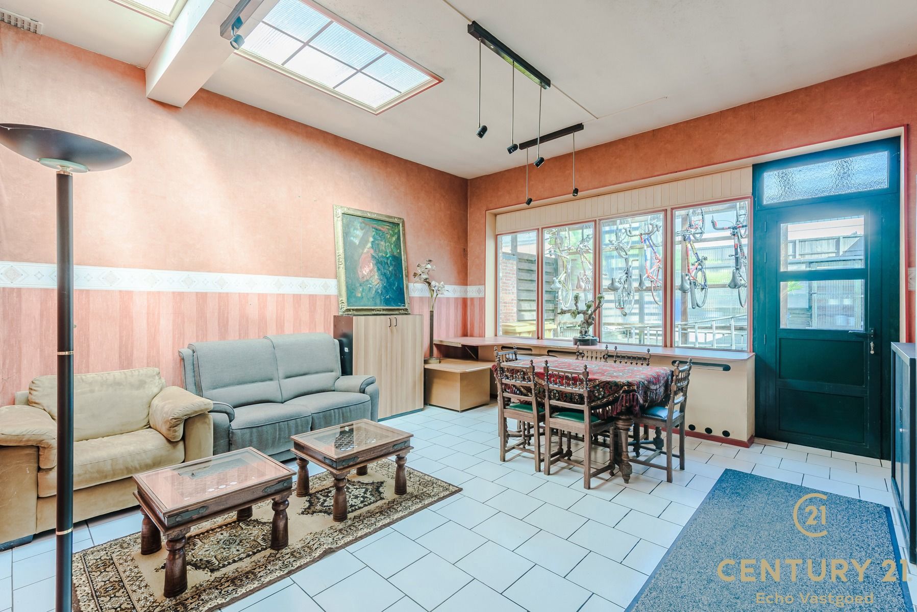Ruim, startklaar handelspand met woonst op toplocatie foto 12