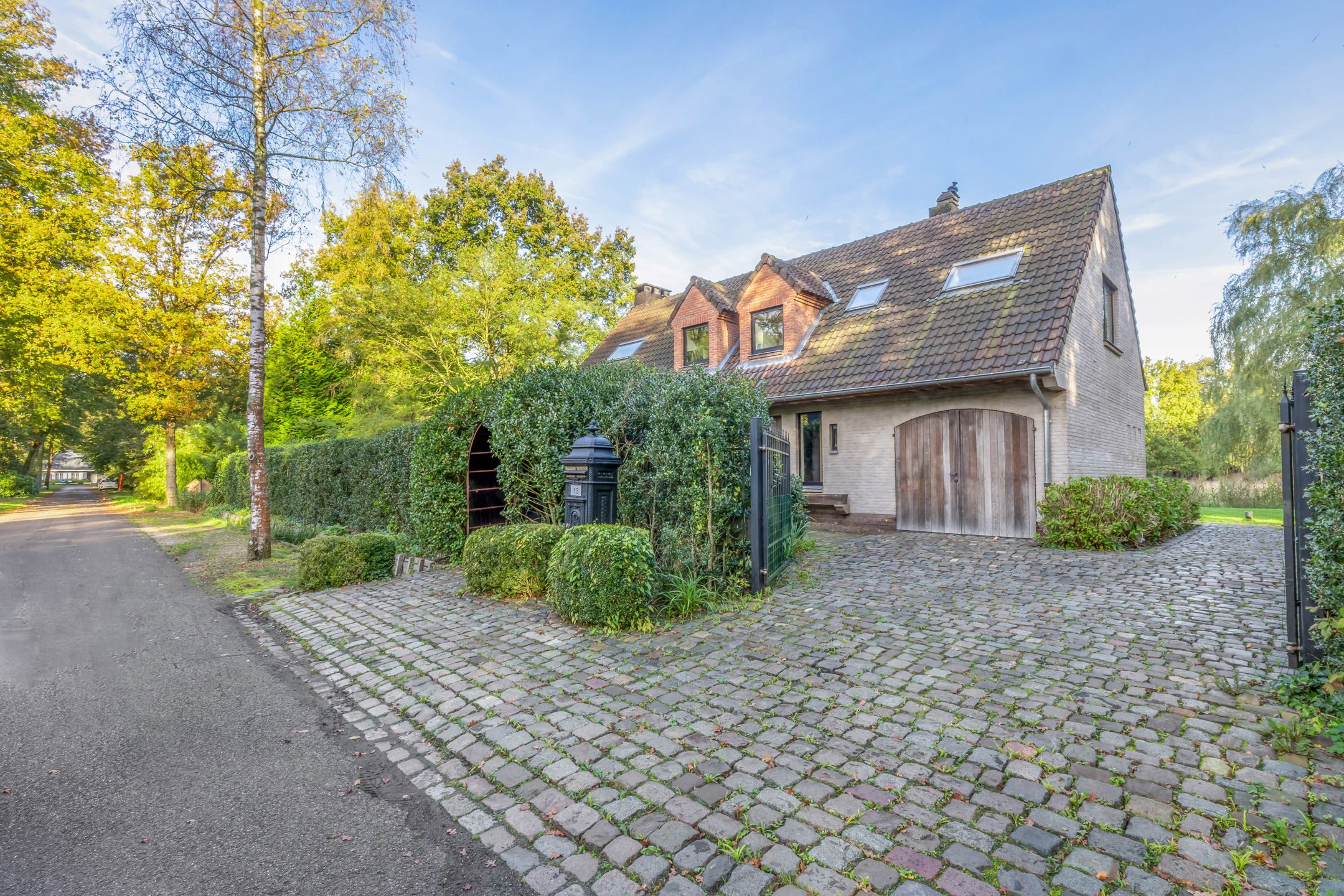 Hoofdfoto van de publicatie: Charmante woning omringd door ca 6000m² aan prachtige natuur