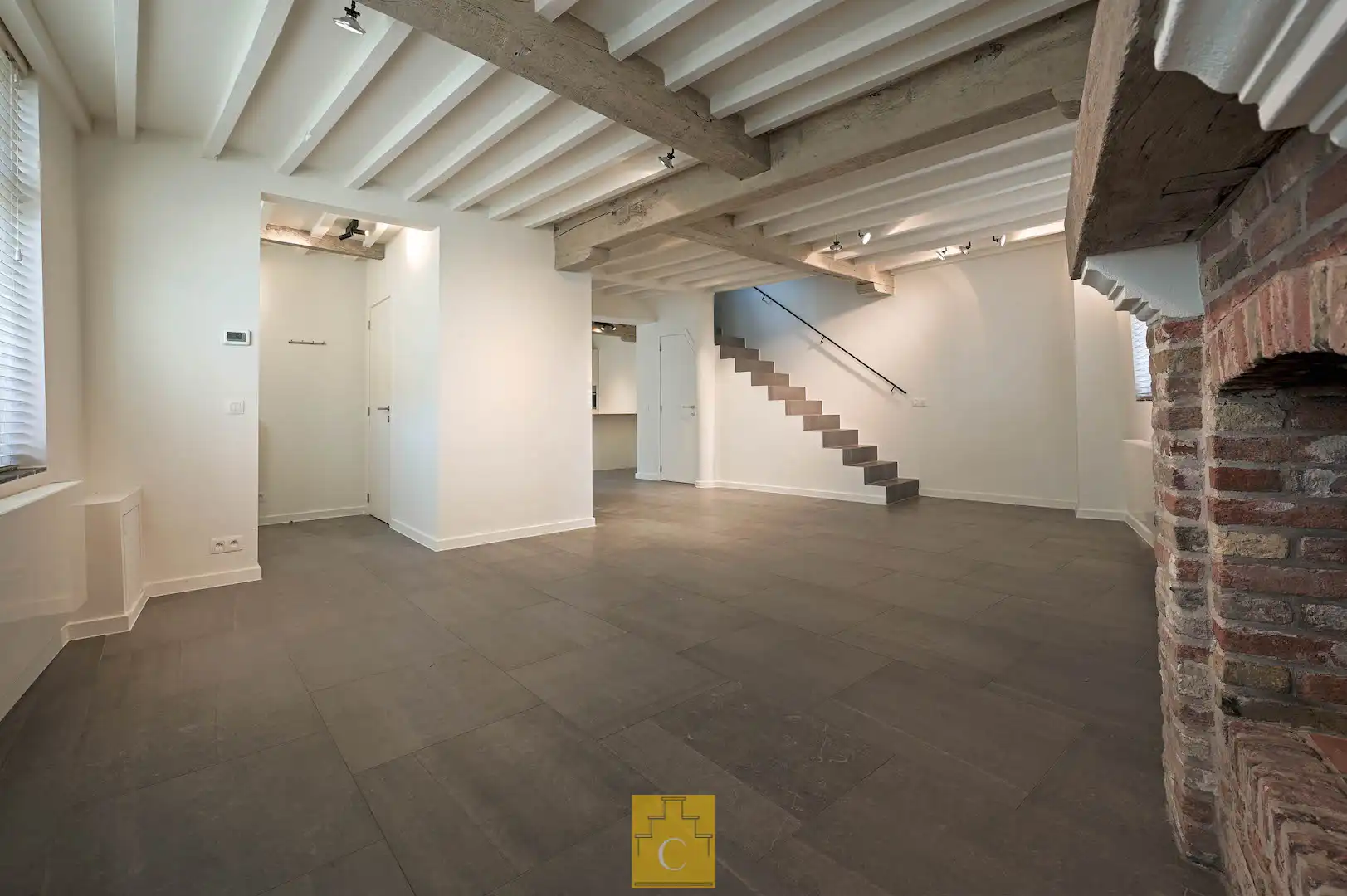 Breedhuis met historische cachet, karaktergevel, patio en fietsenpoortje foto 7