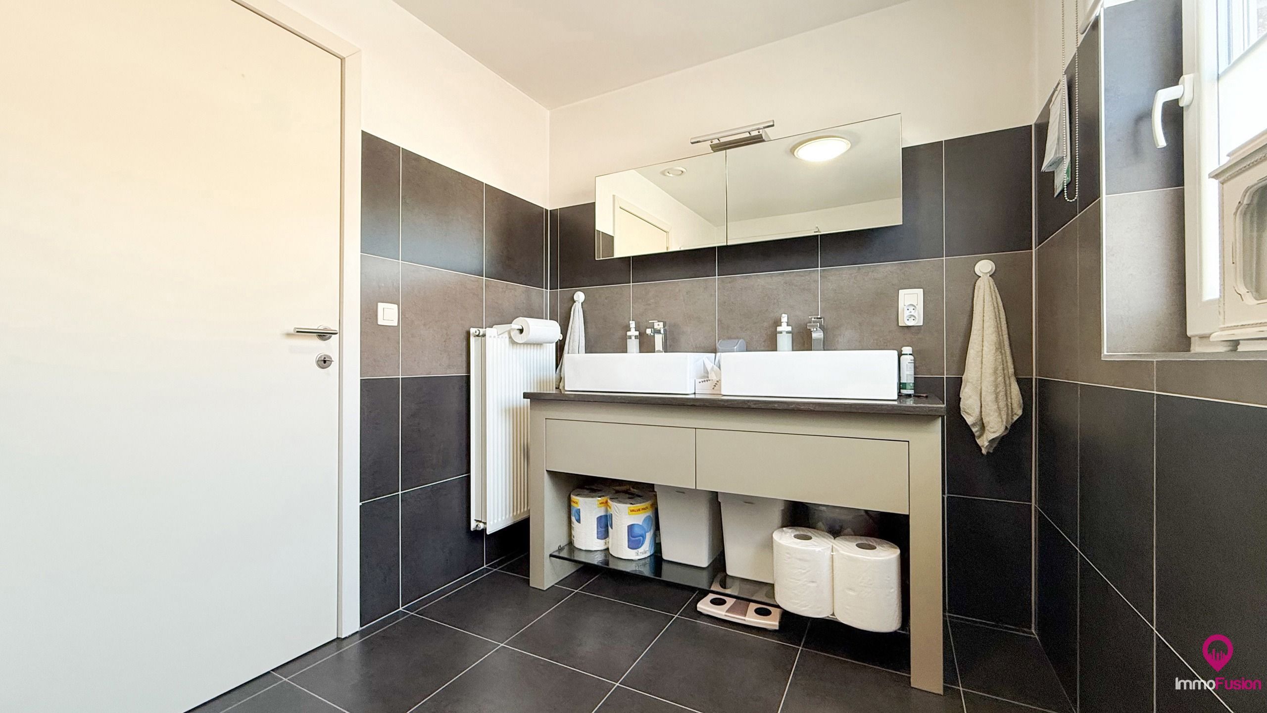 Instapklaar duplex appartement met 3 slaapkamers en terras! foto 25