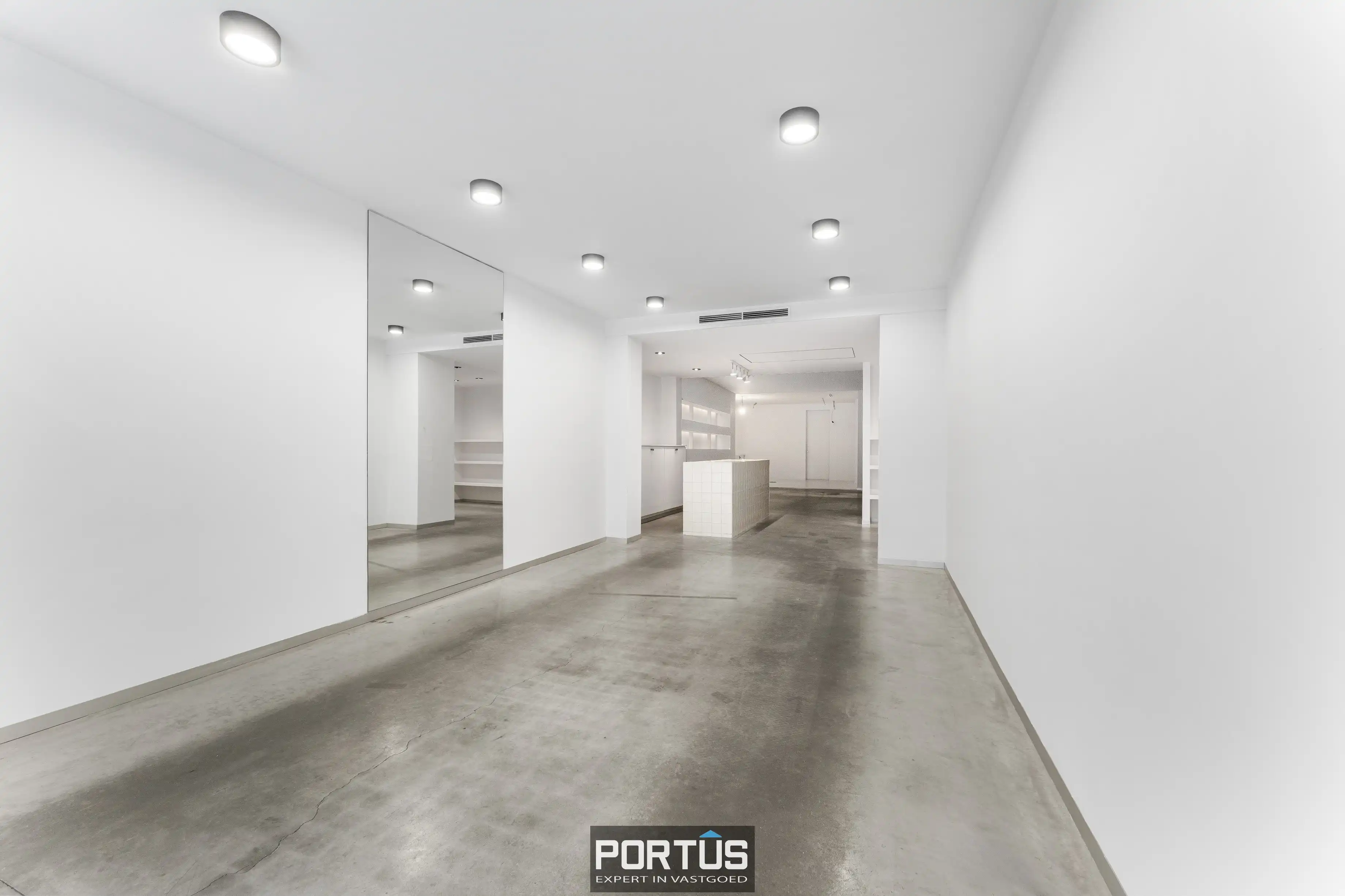 Commercieel gelegen handelspand te koop te Roeselare  foto 6