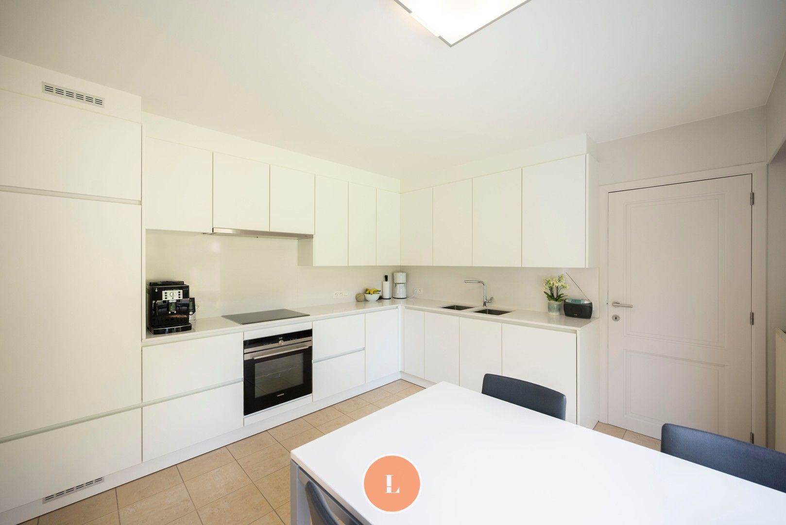 Ruime en rustige gelegen woning op een perceel van 744m² foto 8