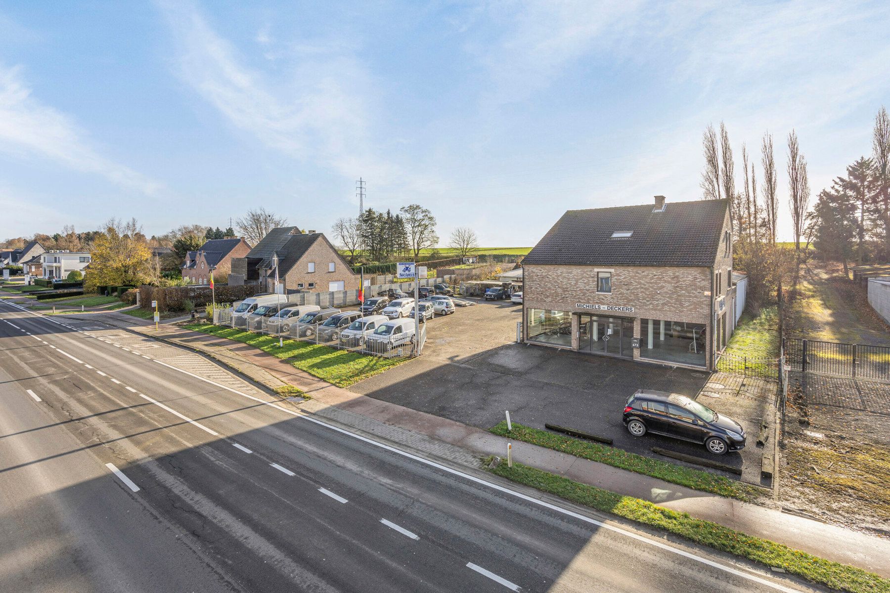 Handelsgebouw gemengd gebruik 32a40ca met BOUWGROND foto {{pictureIndex}}