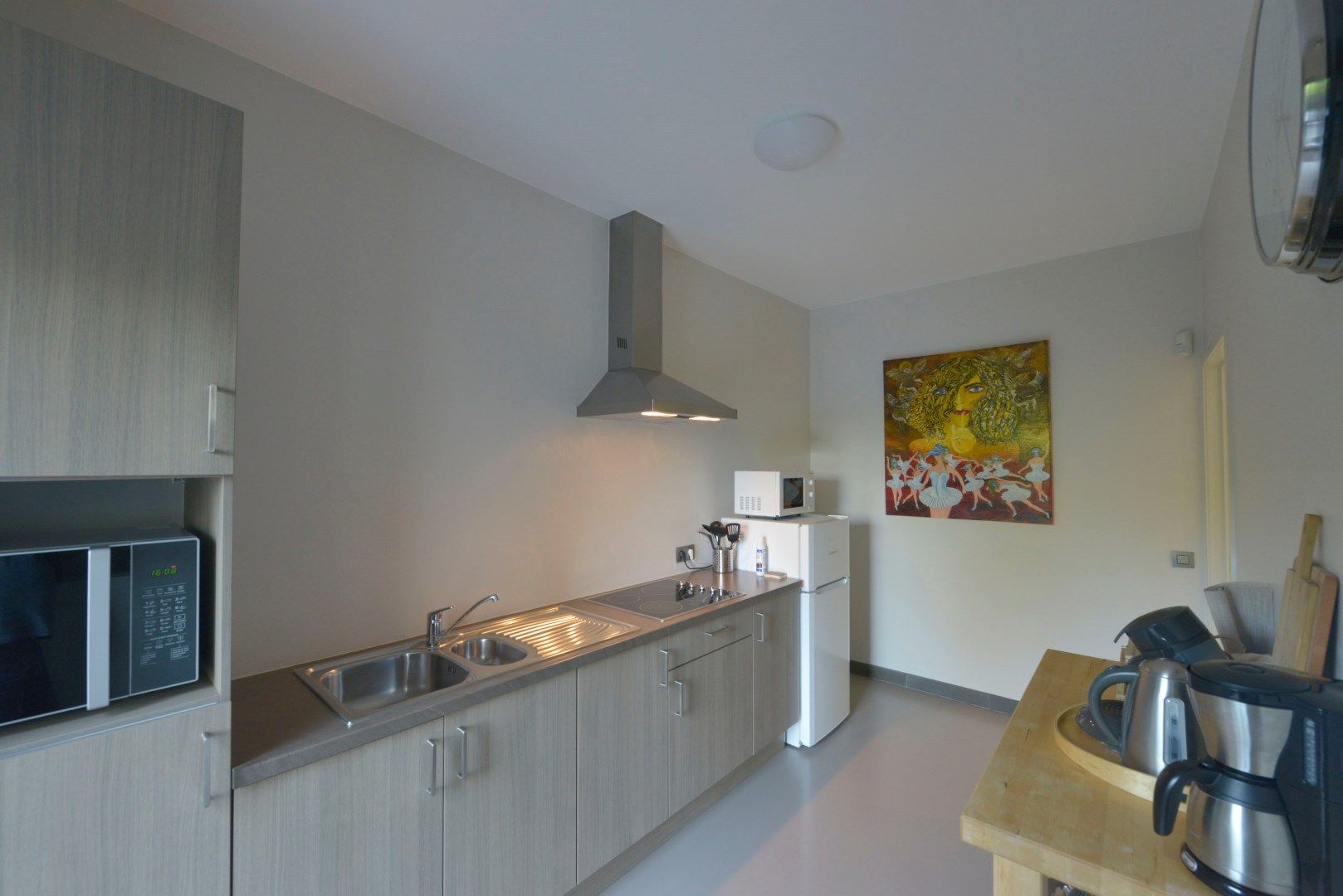 Handelsgelijkvloers met woonst, garage en terras te koop in Klemskerke (De Haan) foto 8