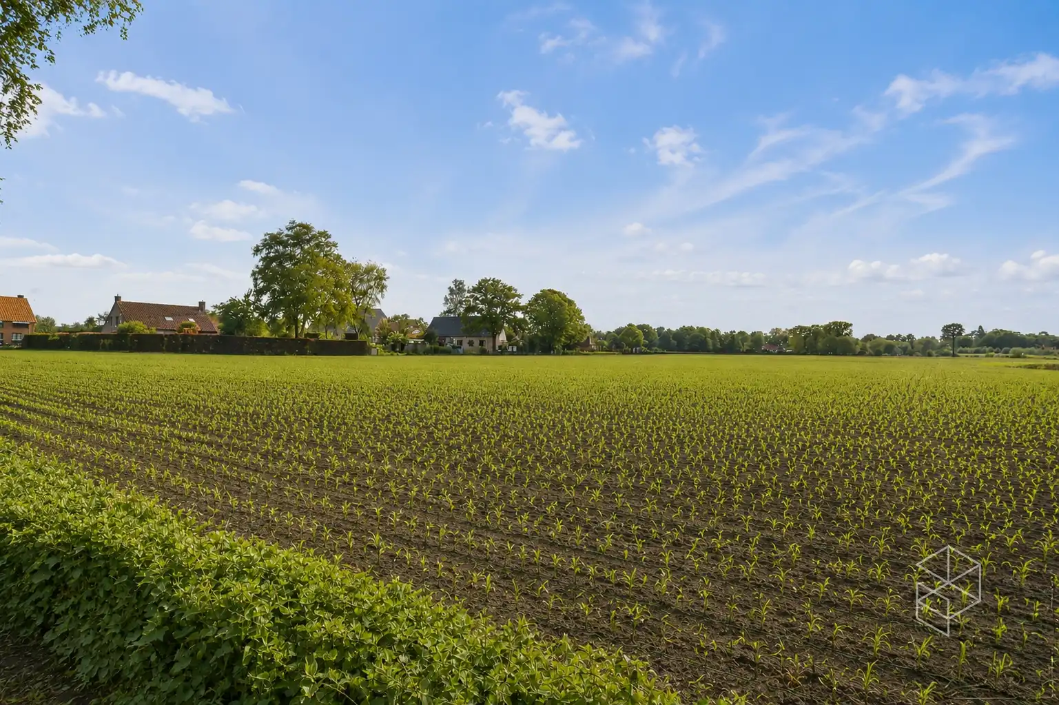 Rustig en centraal gelegen woning met landelijk uitzicht, grote garage en tuin foto 2