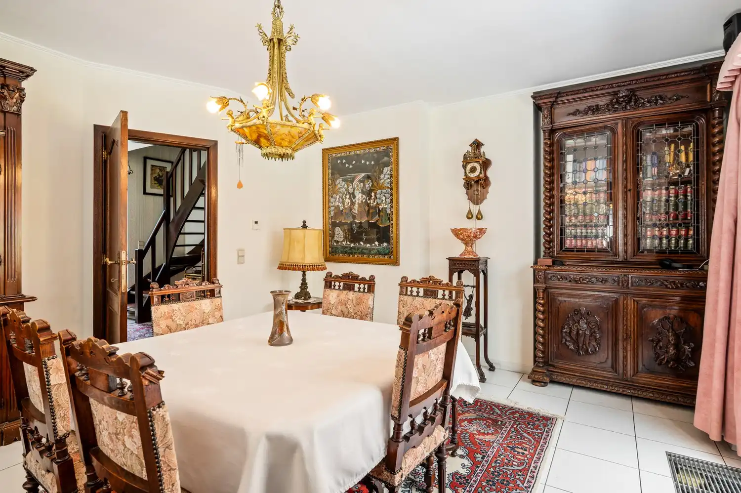 Ruime gezinswoning met 3 slaapkamers, veranda, garage en zonnige tuin foto 3
