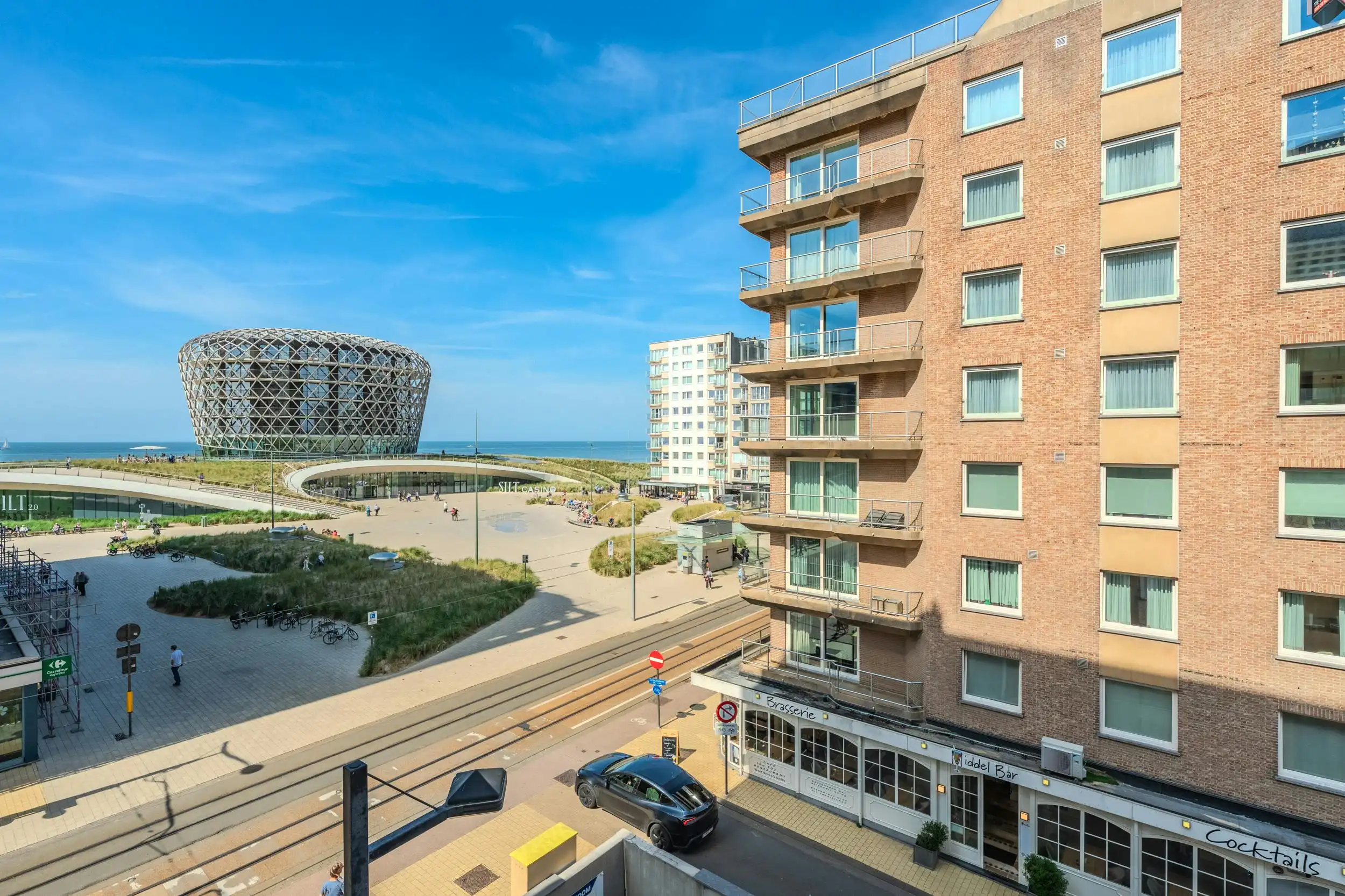 Gerenoveerd appartement te koop met zijdelings zeezicht! foto 11