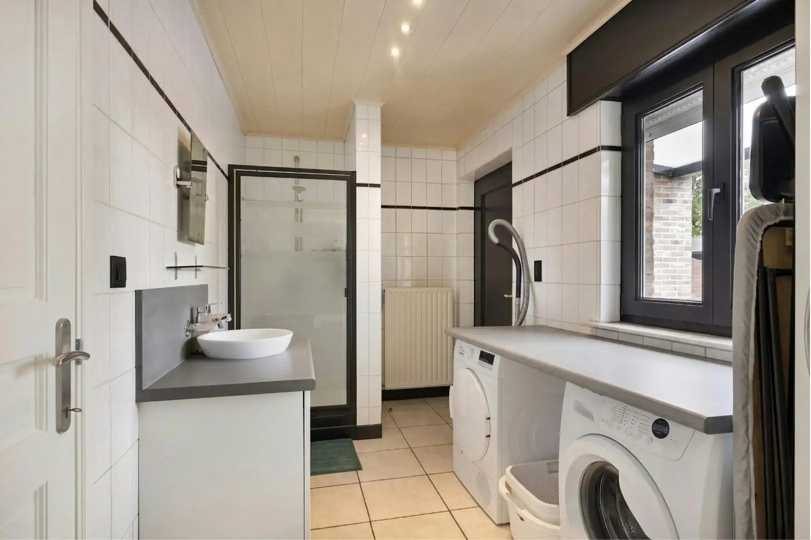 Instapklaar, future-proof huis op rustige ligging te koop in Lanklaar foto 8