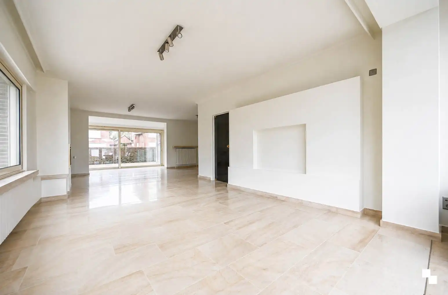 Woning met loods in Oostrozebeke foto 3