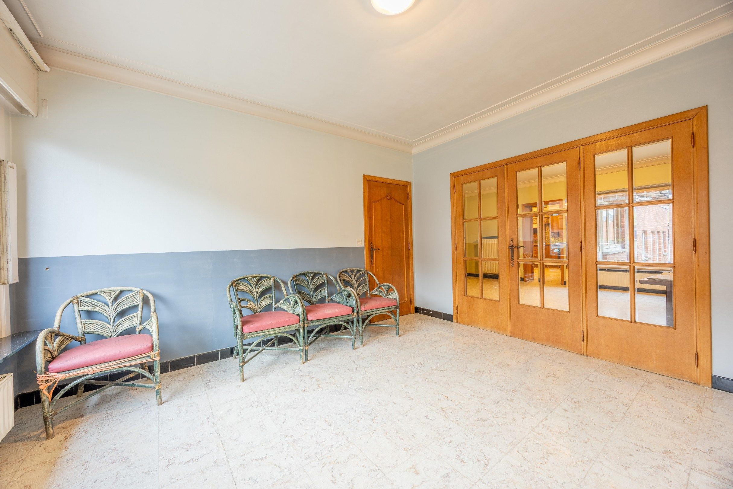 Ruime, karaktervolle woning met magazijn in hartje Kruishoutem foto 6