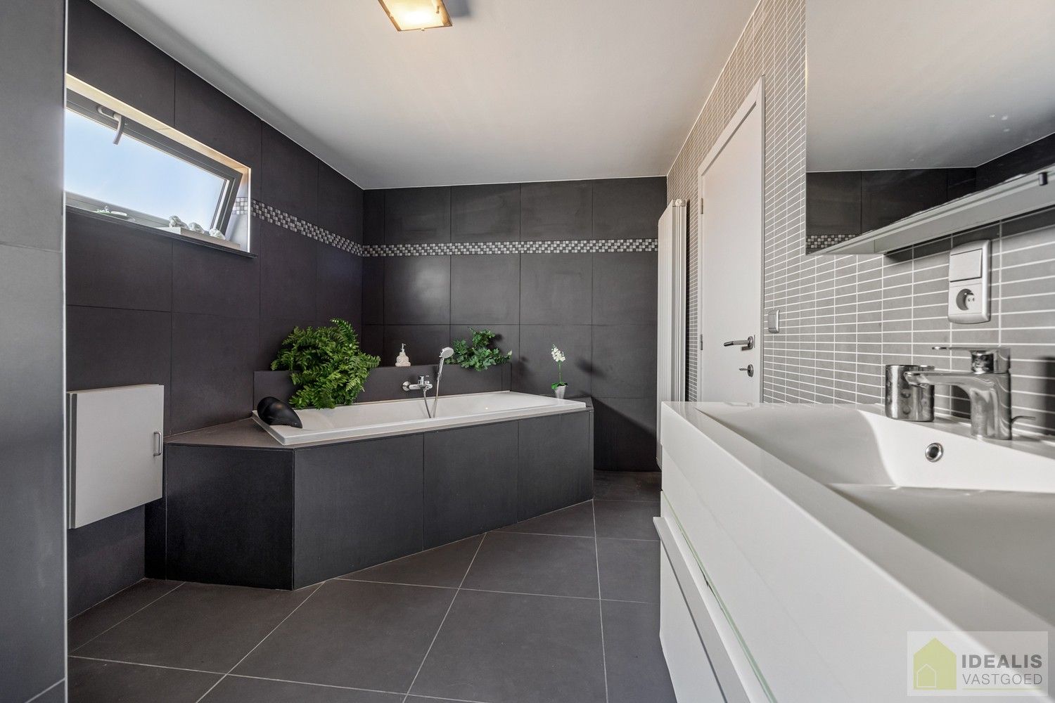 PRACHTIGE, INSTAPKLARE EN RUIME GEZINSWONING IN TOPSTAAT foto 21