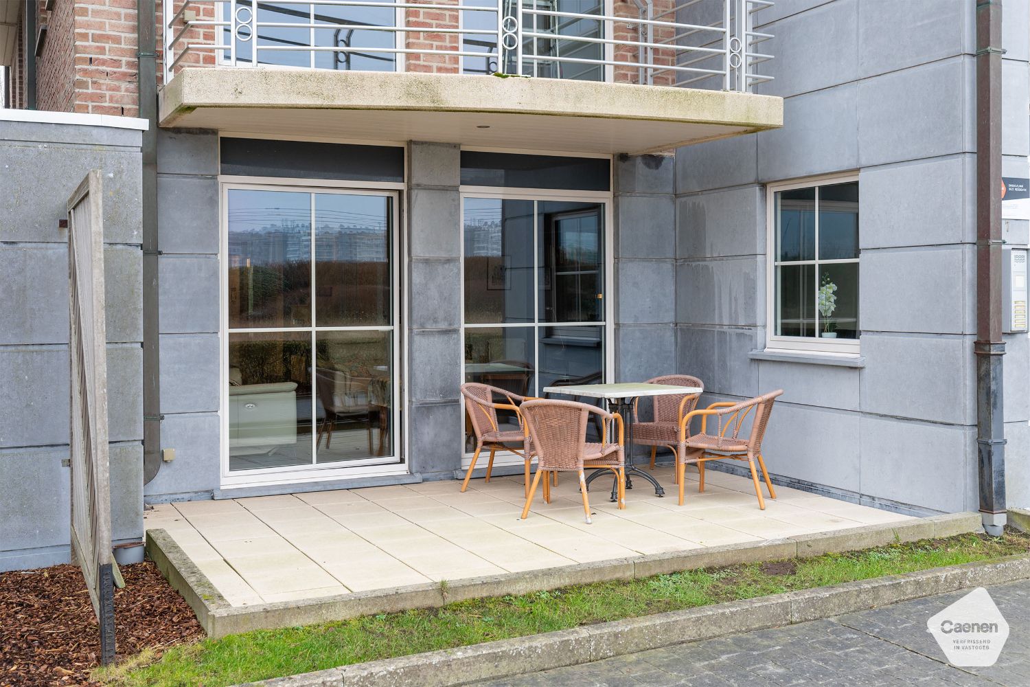 Prachtig instapklaar drie slaapkamer appartement met zongericht terras. foto 3