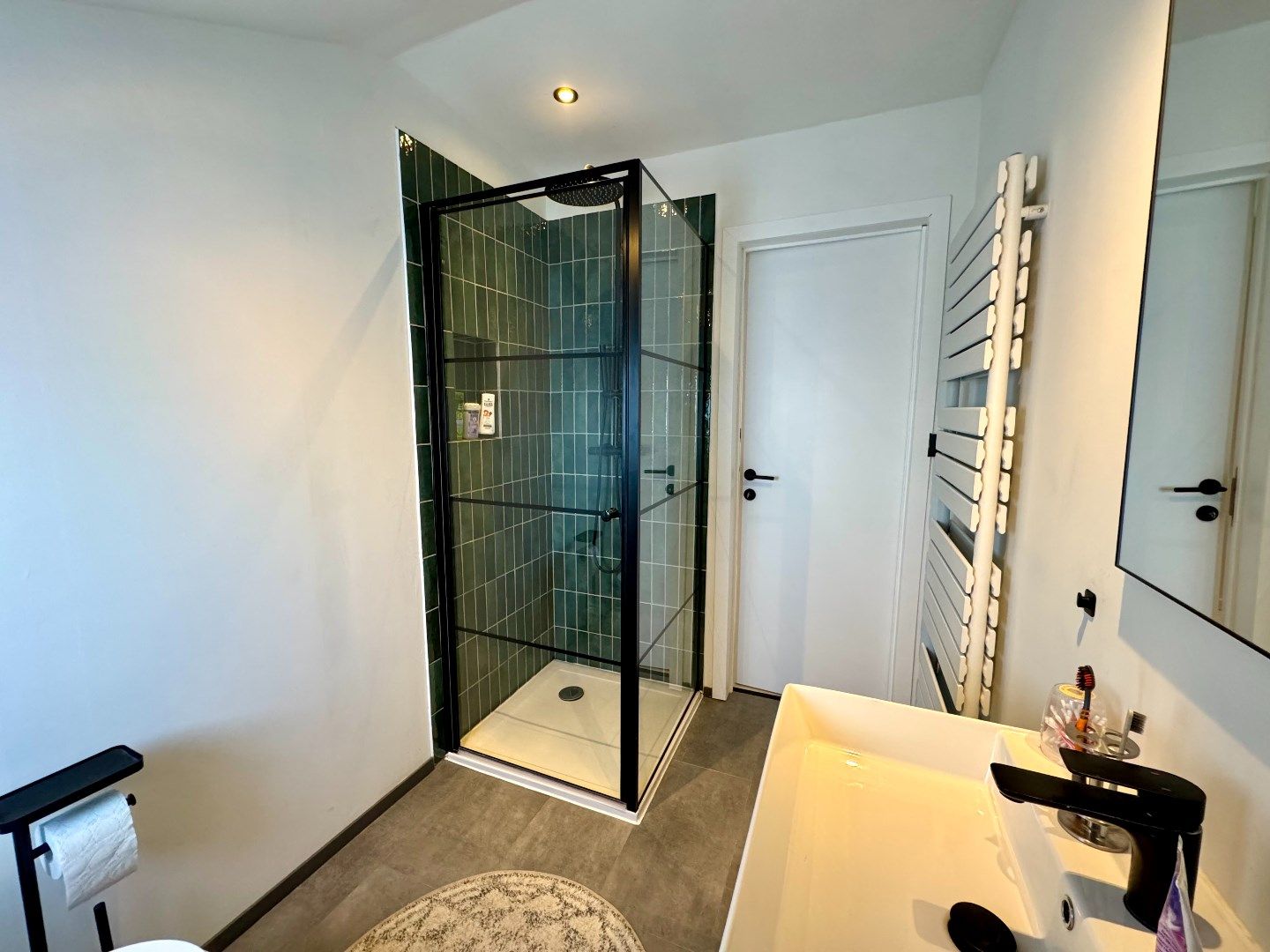 GERENOVEERDE WONING MET 2 SLPKS, TUIN EN GARAGE foto 14