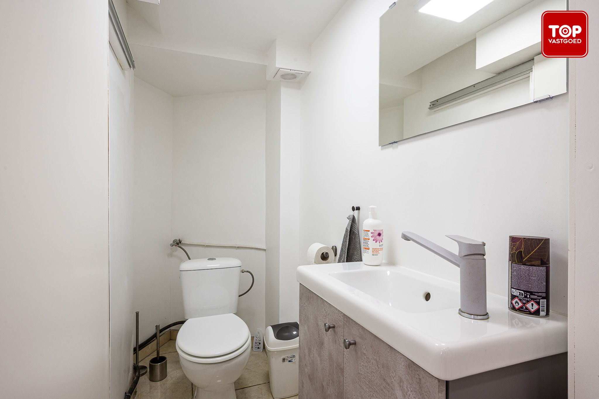 Een ideale opportuniteit voor wie op zoek is naar een commerciële ruimte op een TOPlocatie met potentieel. foto 12