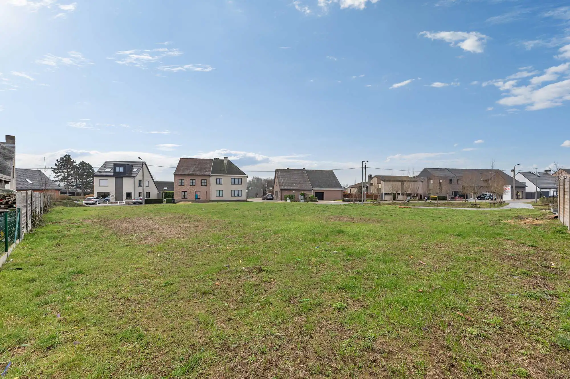 Goed gelegen bouwgrond met vergunning voor 4-gevel woning foto 5