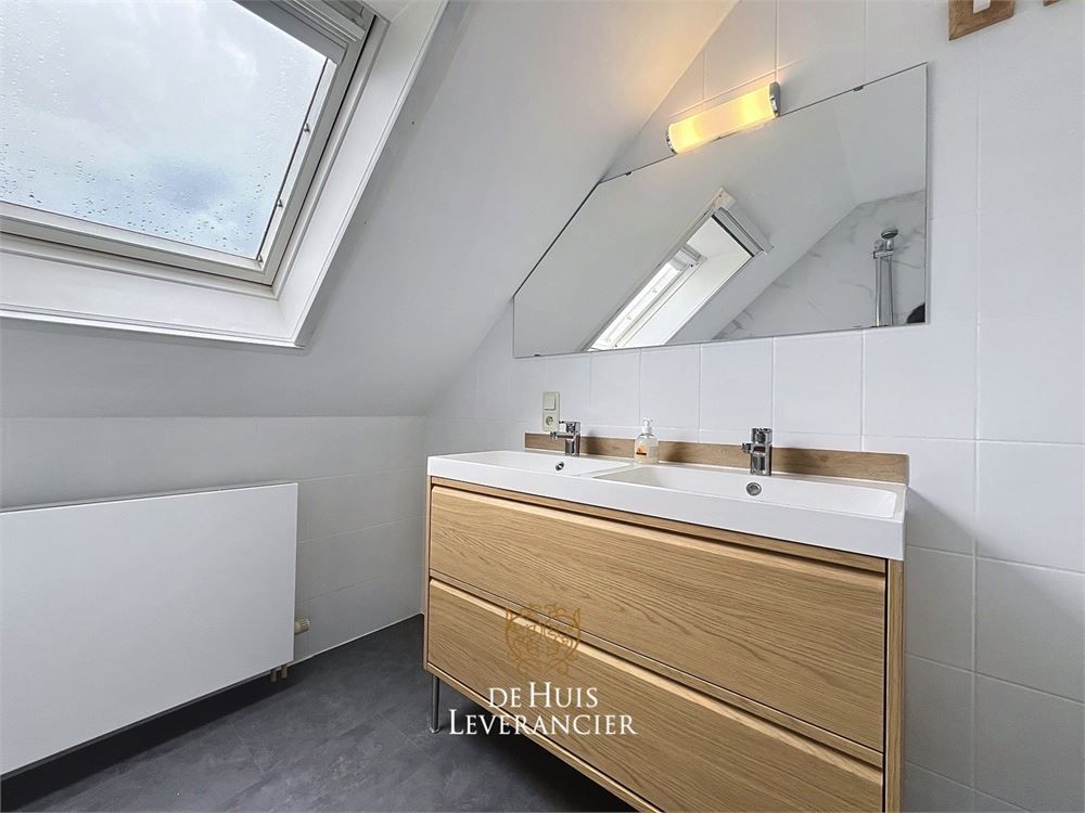 Instapklare, gerenoveerde villa in het hart van Kontich waar rust en comfort gegarandeerd worden foto 3