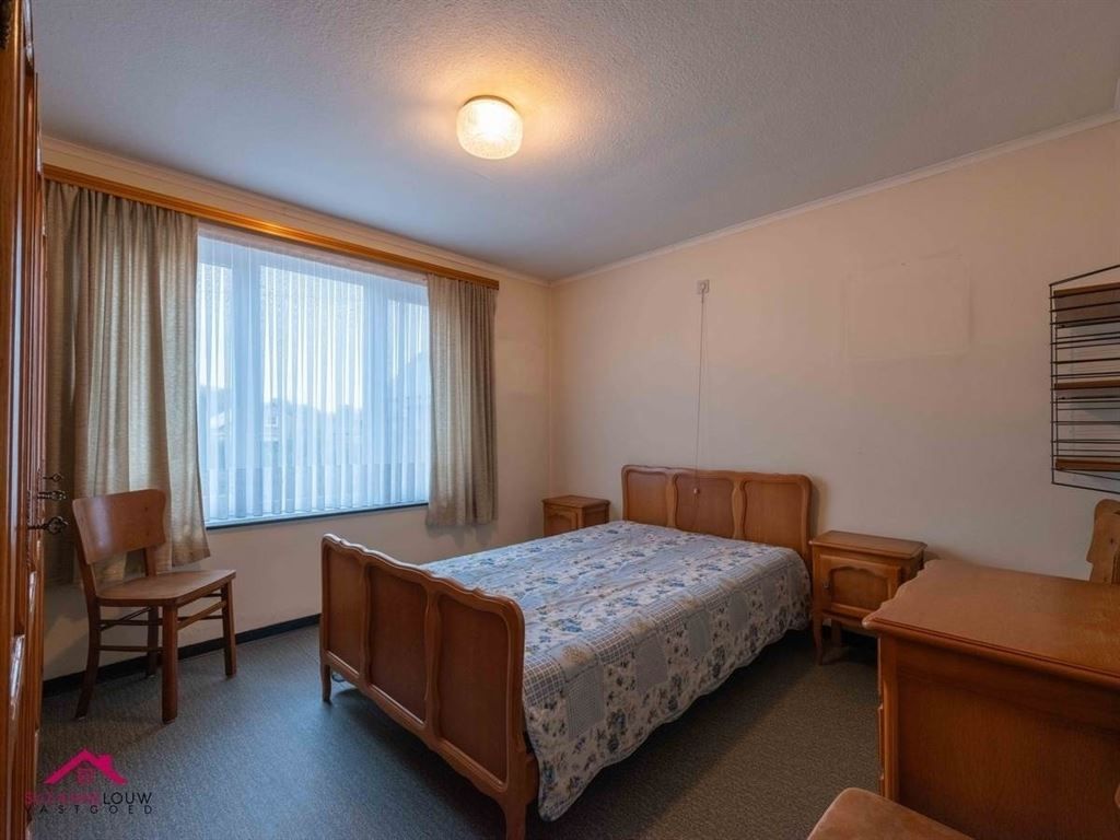 Vrijstaande splitlevel woning, te renoveren naar eigen smaak foto 20