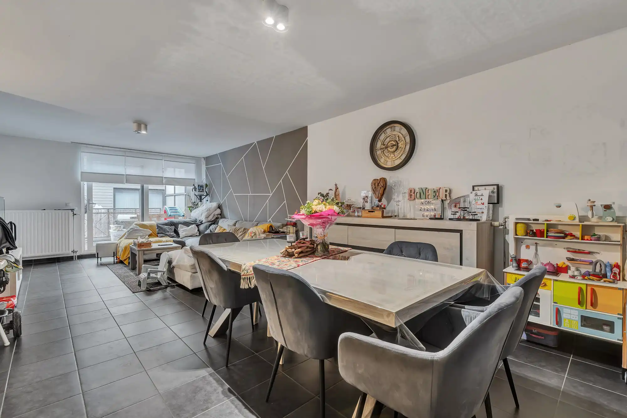 Ruim duplex-appartement met 5 slpks in Sint-Pieters-Leeuw foto 3