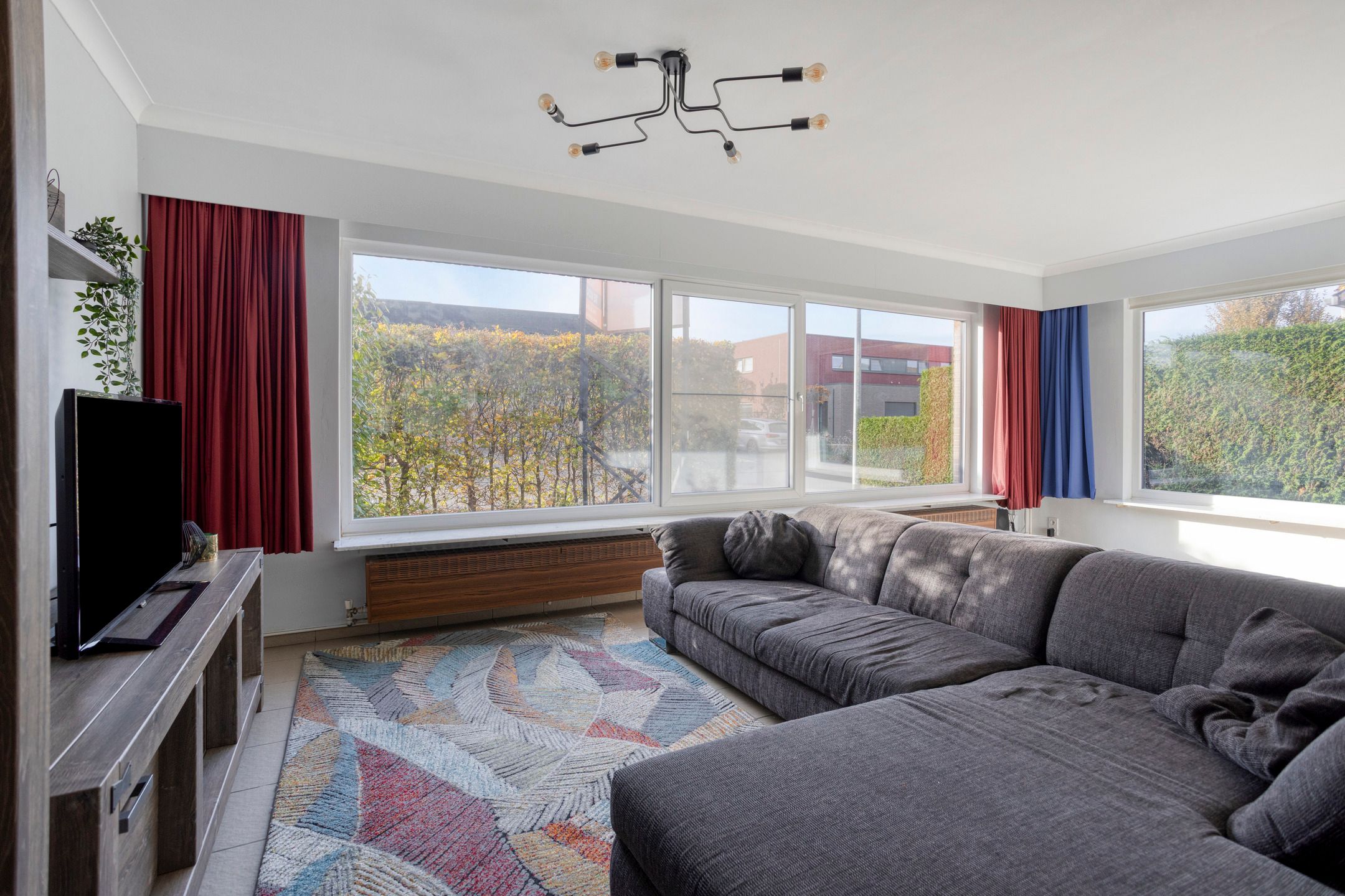 Halfopen bebouwing op uitstekende locatie foto 4