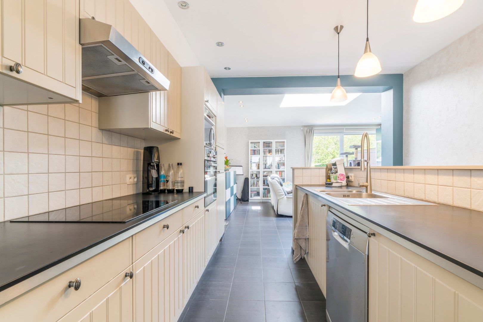 ROESBRUGGE -  Instapklare,  energiezuinige woning voorzien van 4 slaapkamers en zonnige tuin! foto 4