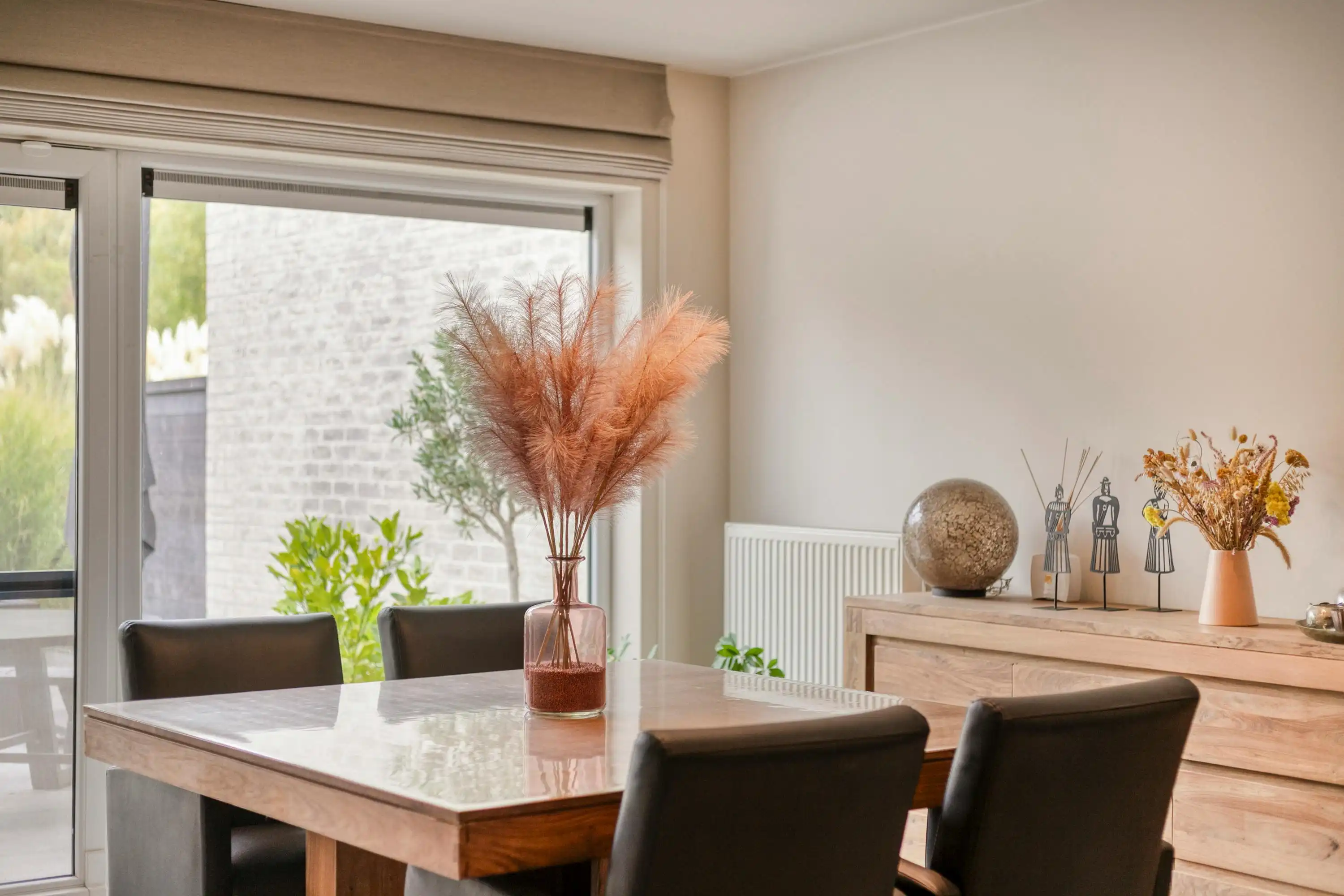 Ruim instapklaar huis: 4 slaapkamers, garage en grote tuin foto 10