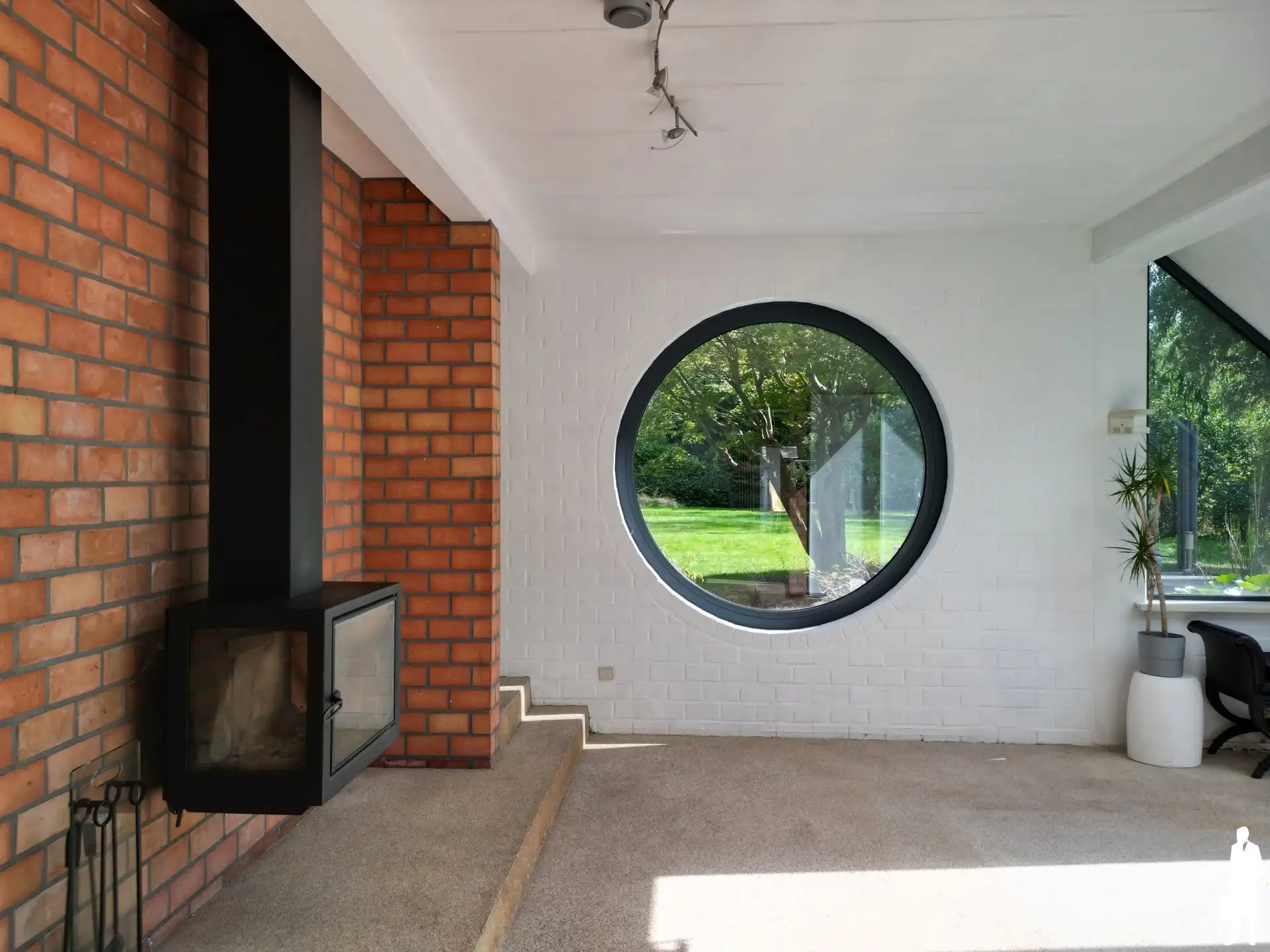 Welgelegen te renoveren villa met 5-7 slpks en 2 badks foto 25