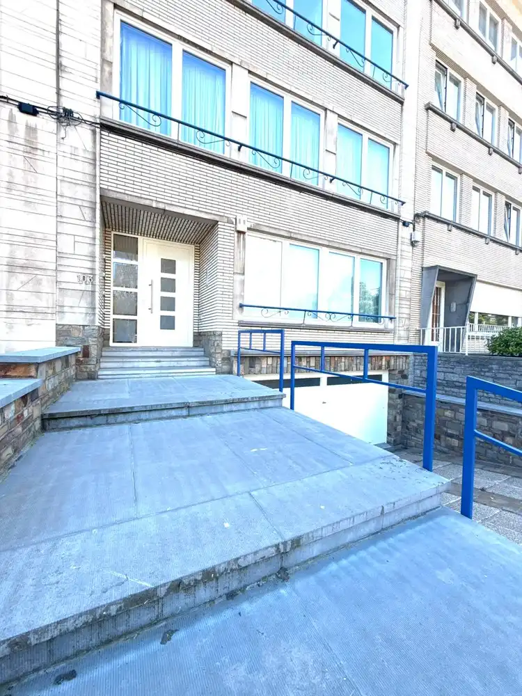 Mooi, gerenoveerd twee-slaapkamerappartement op het tweede verdiep foto {{pictureIndex}}