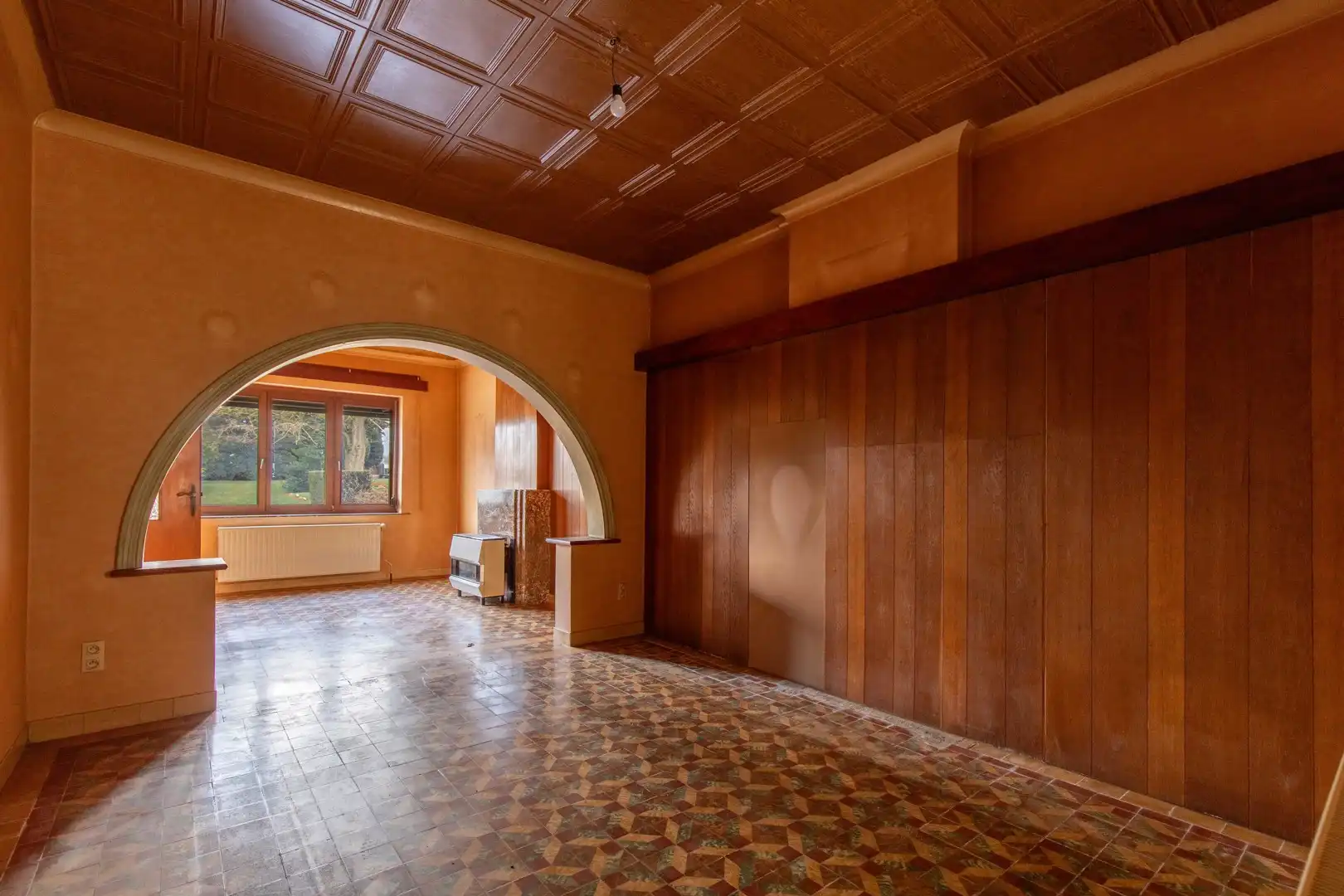 Woning in het centrum met loods of magazijn foto 11