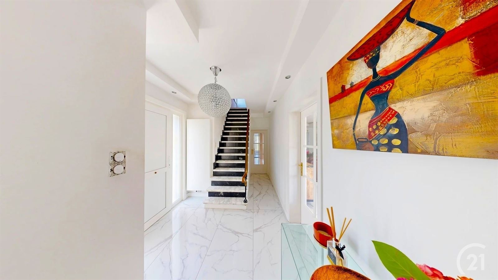Gerenoveerde woning met tuin en 5 slaapkamers foto {{pictureIndex}}