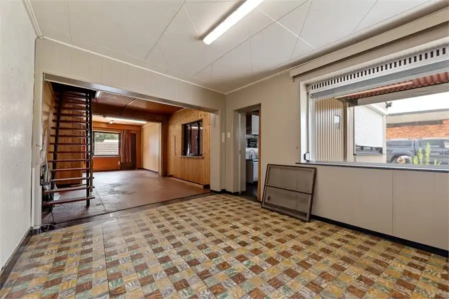 2 TE RENOVEREN WONINGEN+ 16 GARAGES OP EEN PERCEEL VAN 9A87 foto 11