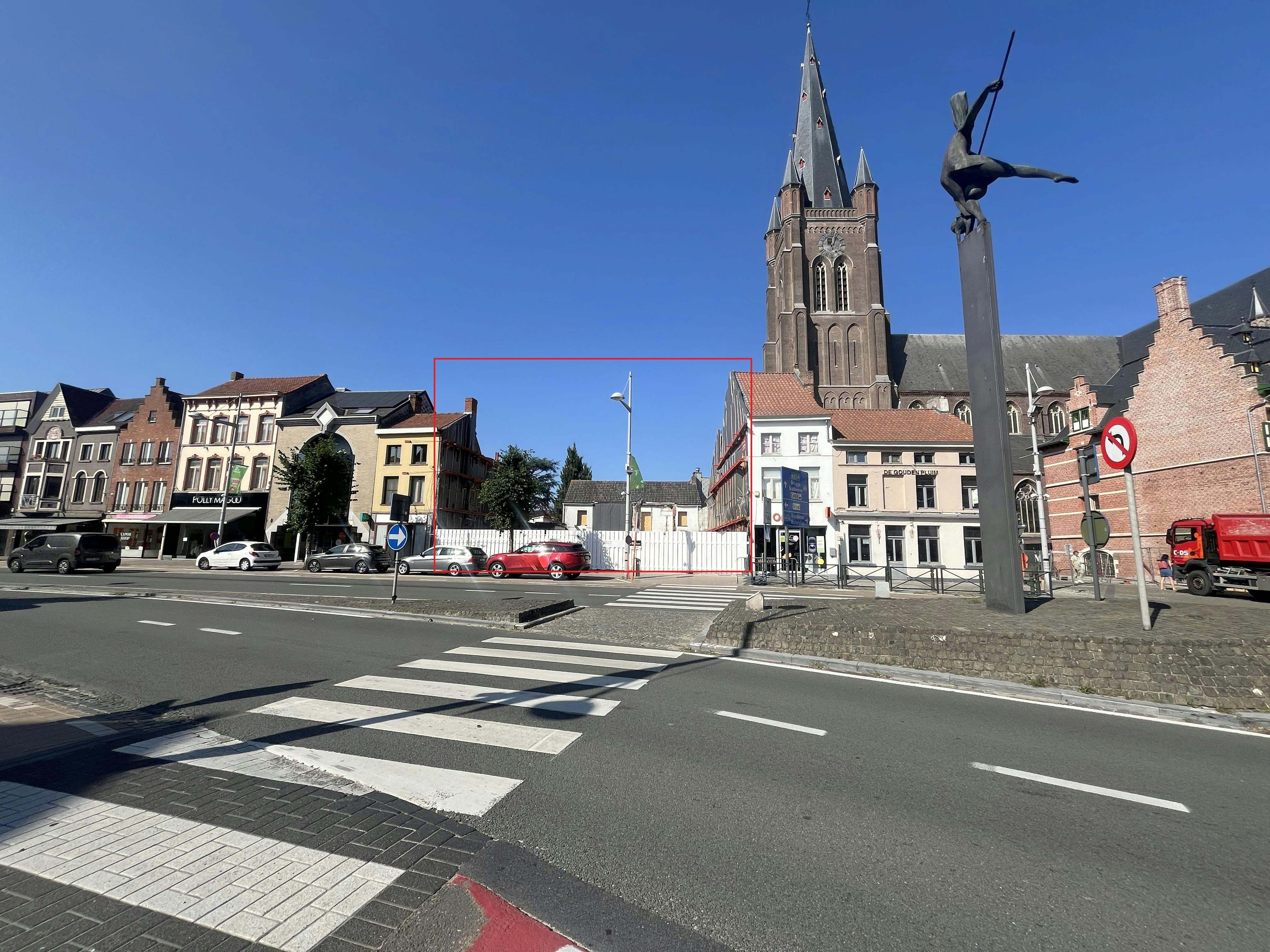 Projectgrond te koop aan de Markt van Eeklo! foto 4