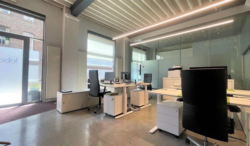 Trendy kantoor in gerenoveerd pakhuis nabij het Eilandje foto 3