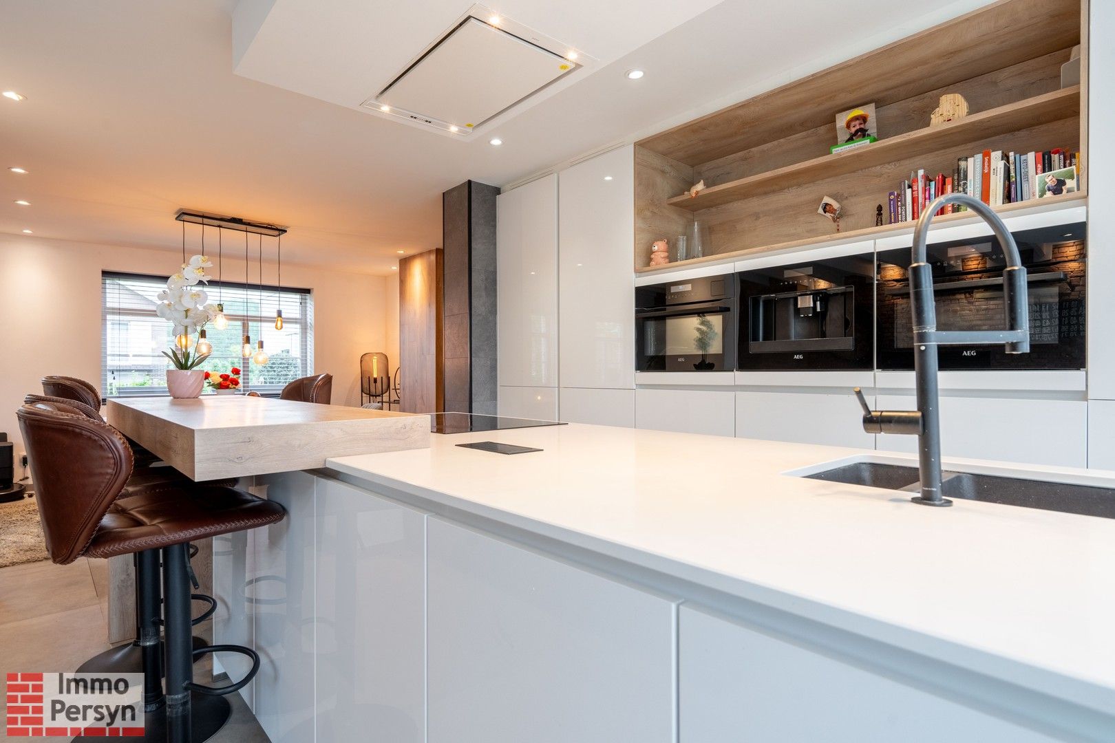Luxueuze, ruime 4-slaapkamer woning. Twee badkamers. Gelijkvloers wonen. foto 12
