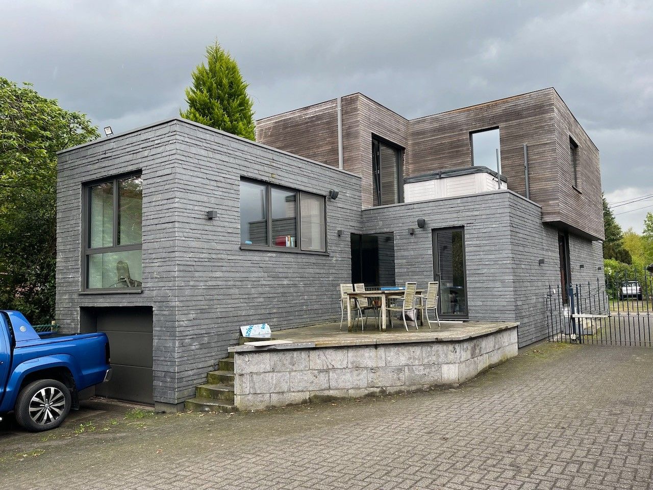 Genk, Huiskensweier 35: Ruime woning met magazijn, kantoorruimte, ruime garage, opslagplaats, 3 slaapkamers, 2 badkamers,... op 53a62ca vlot bereikbaar vlakbij Natuurgebied "De Maten". foto 2