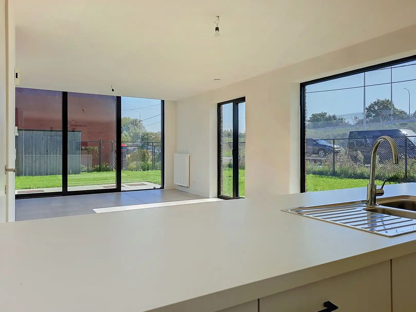 Luxueuze nieuwbouw villa met grote tuin, 2 autostaanplaatsen en 12 zonnepanelen foto 5