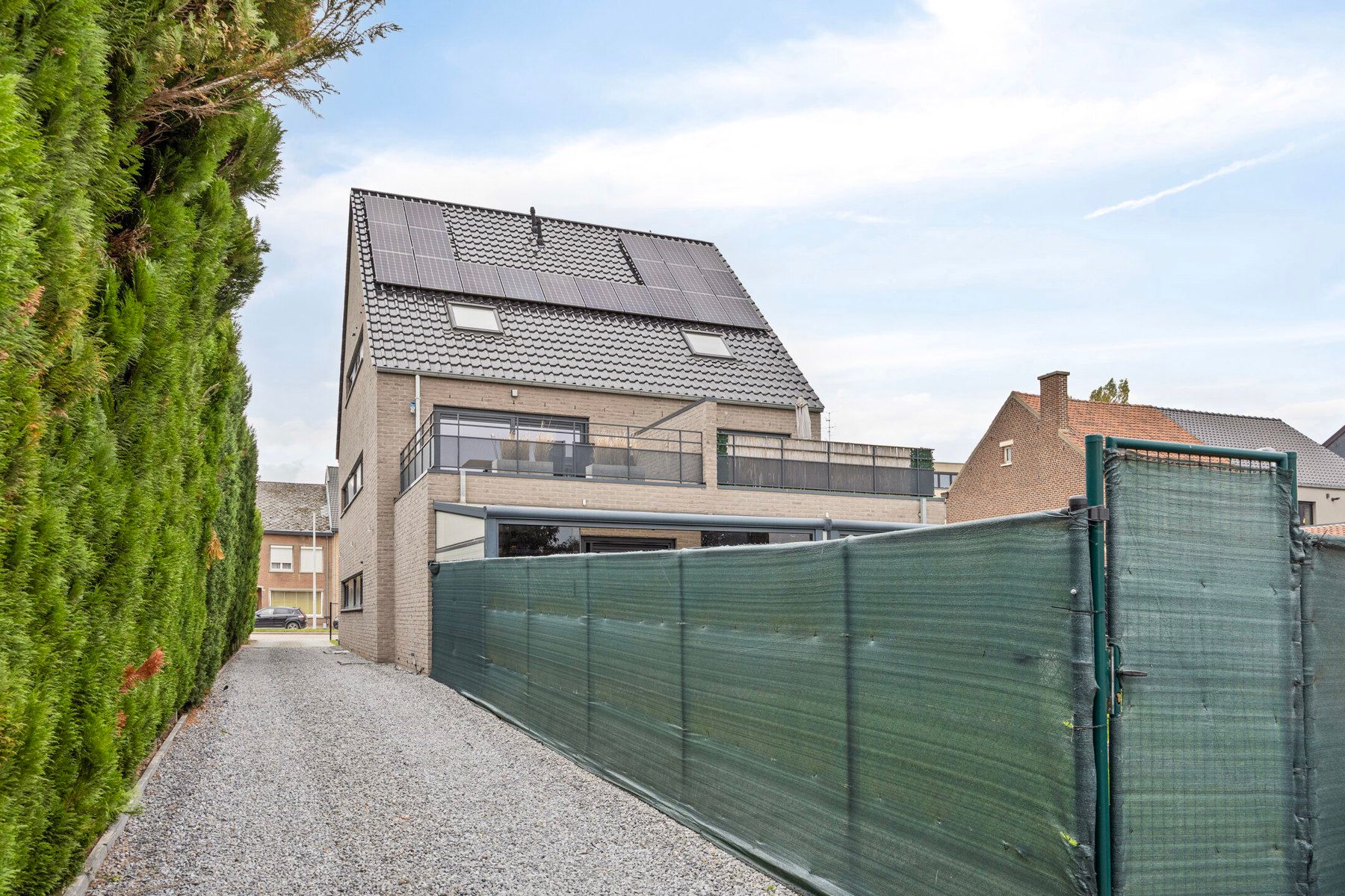 PRACHTIG AFGEWERKT EN ENERGIEZUINIG DUPLEX-APPARTEMENT (123 M2 WOONOPPERVLAKTE) (BRON: EPB) MET 2 SLAAPKAMERS, RUIM  EN ZONOVERGOTEN TERRAS, EN AUTOSTANDPLAATS EN TUINBERGING TE NEERHAREN!  foto 17