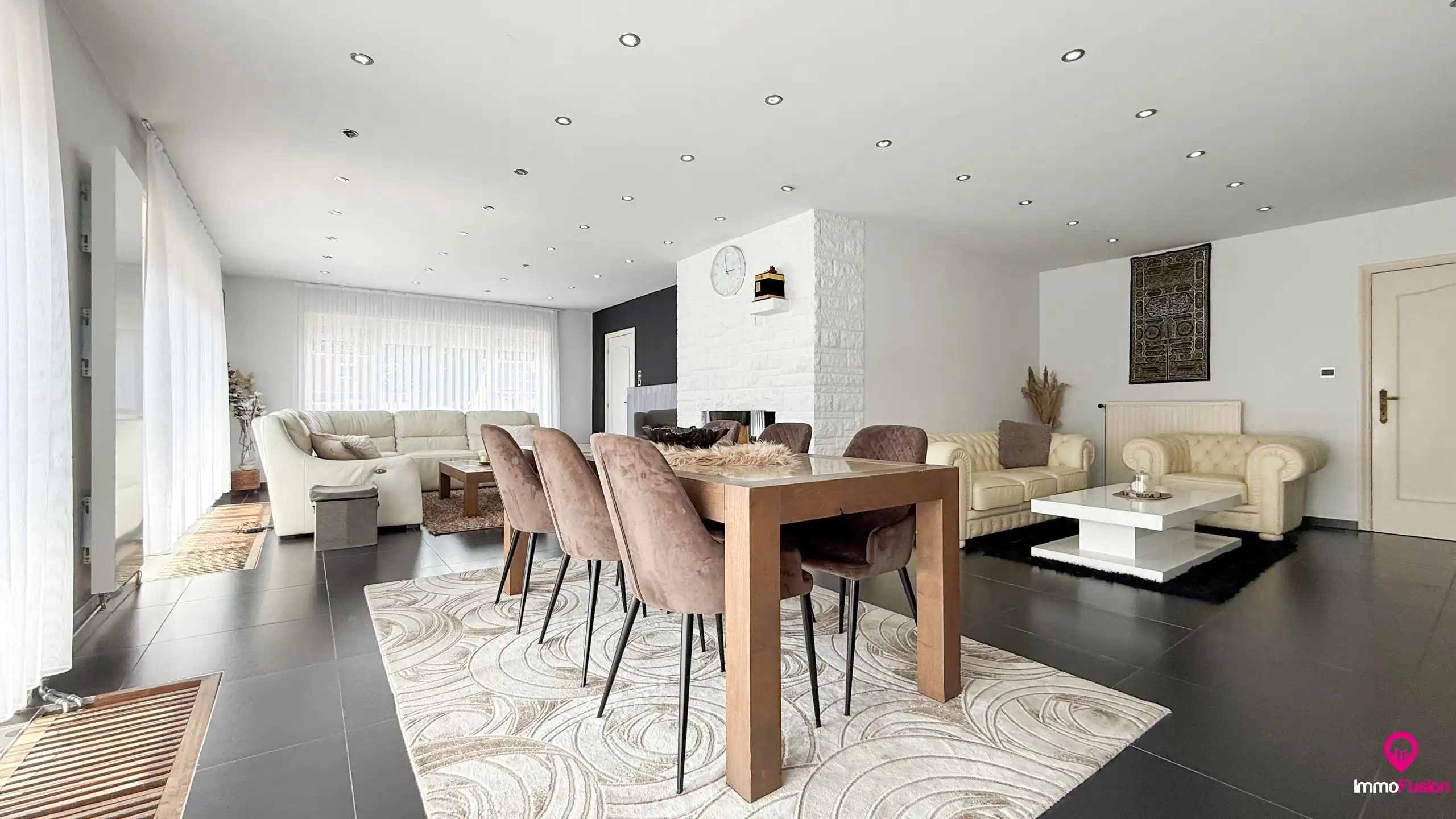 Hoofdfoto van de publicatie: Instapklare, ruime woning met 6 slpks en enorme tuin op 26a!