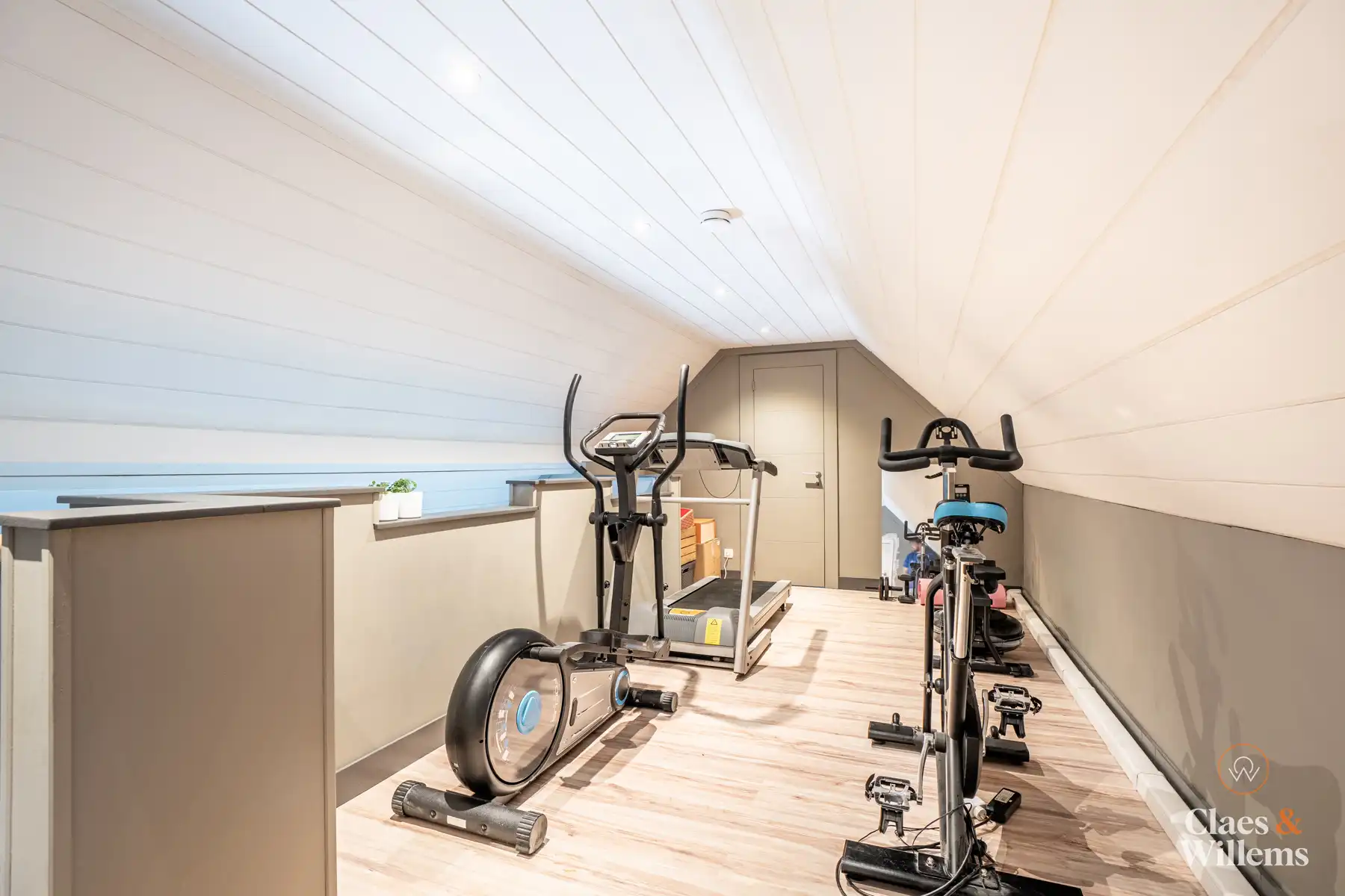 Ruime villa te koop in Dilbeek vrij beroep/ kangoeroewonen foto 36