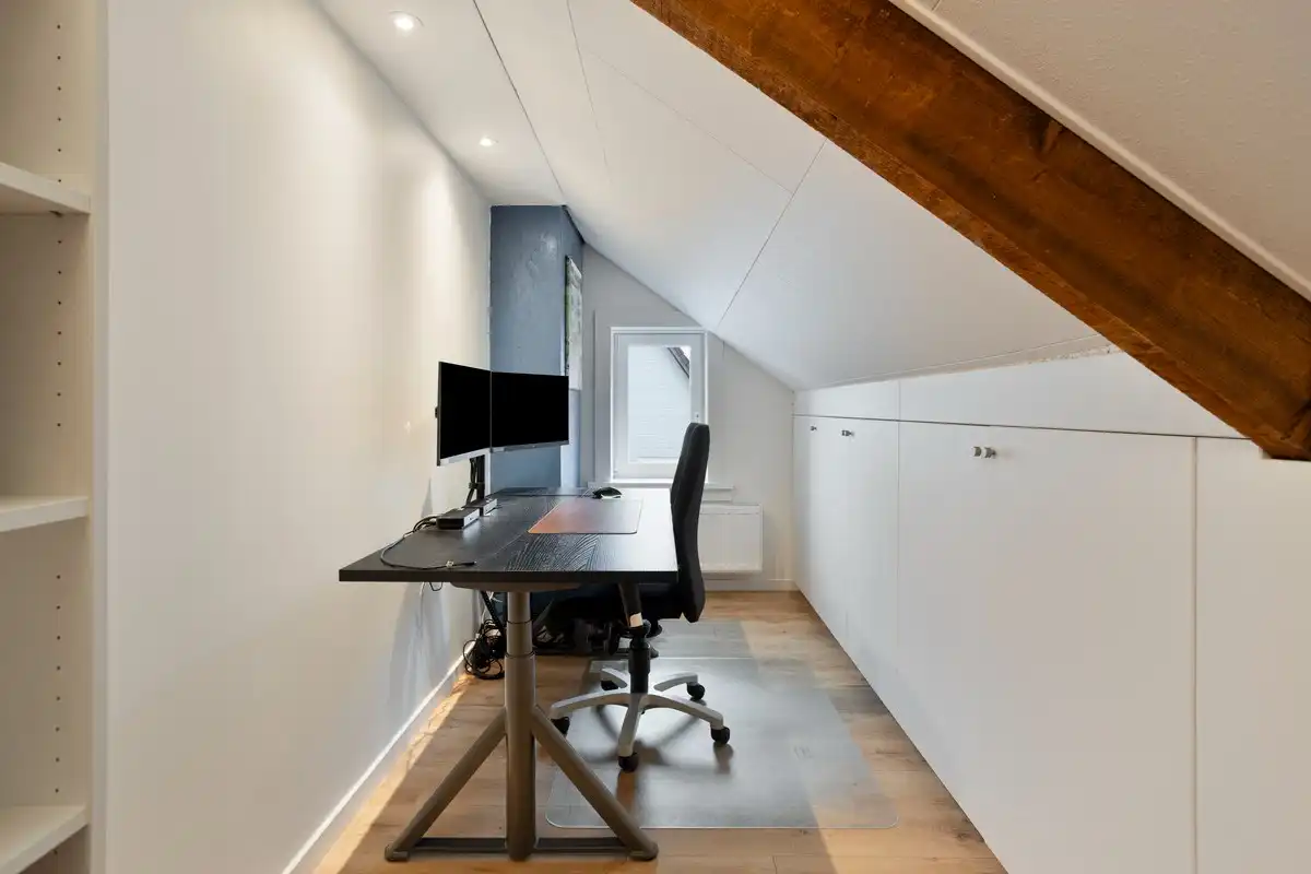 Gerenoveerde halfopen bebouwing met 4 slaapkamers, bureau en tuin in centrum Brasschaat foto 18