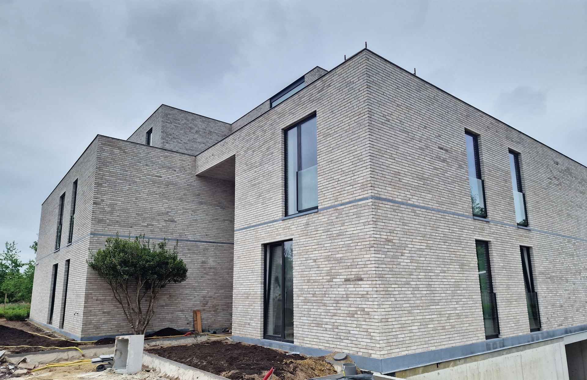 Luxueus nieuwbouwappartement met 2 slaapkamers en groot terras  foto {{pictureIndex}}