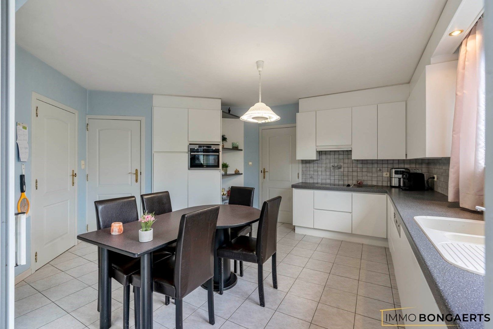 Ruime, rustig gelegen woning met drie slaapkamers foto 9