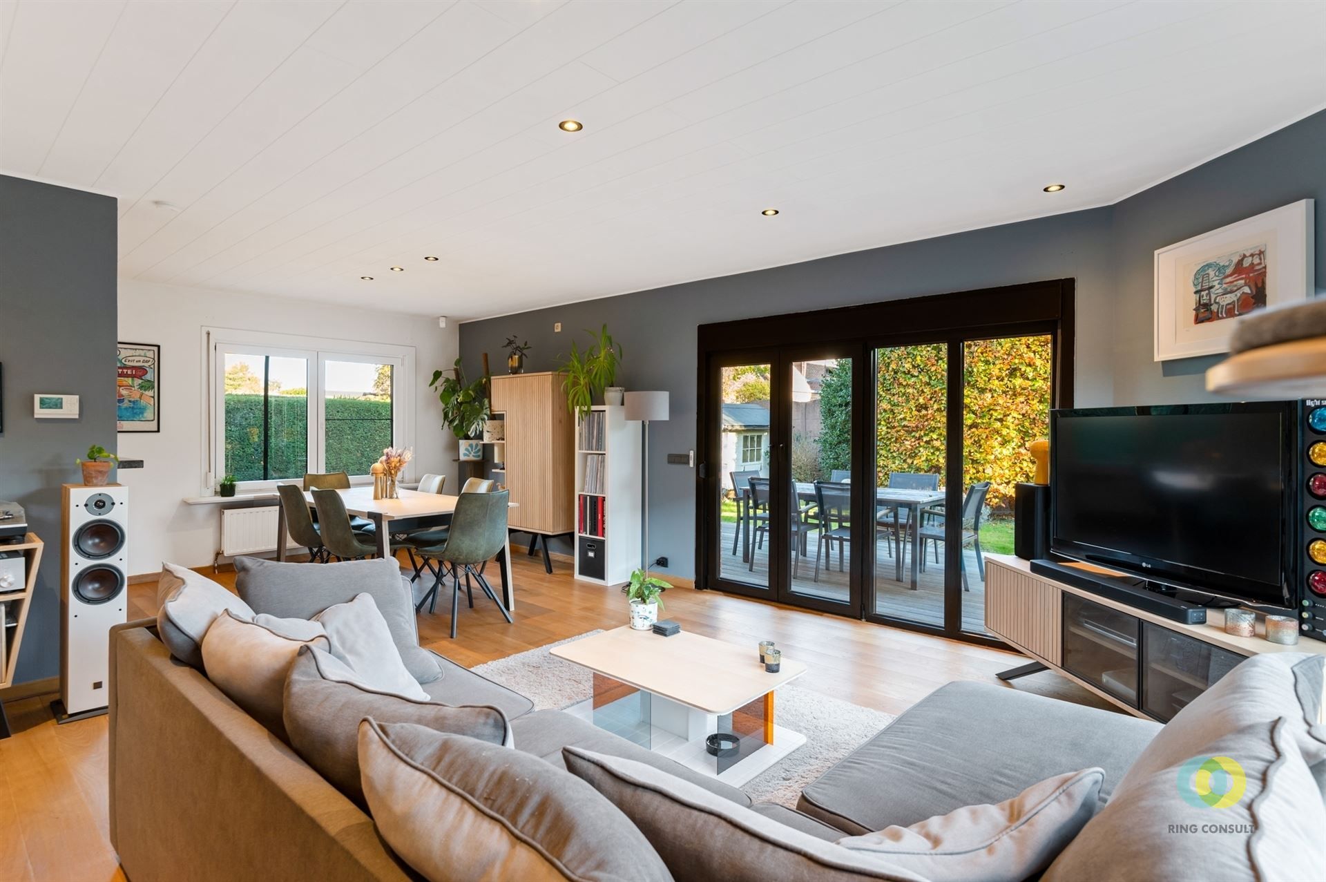 Residentieel gelegen bungalow met garage foto 4