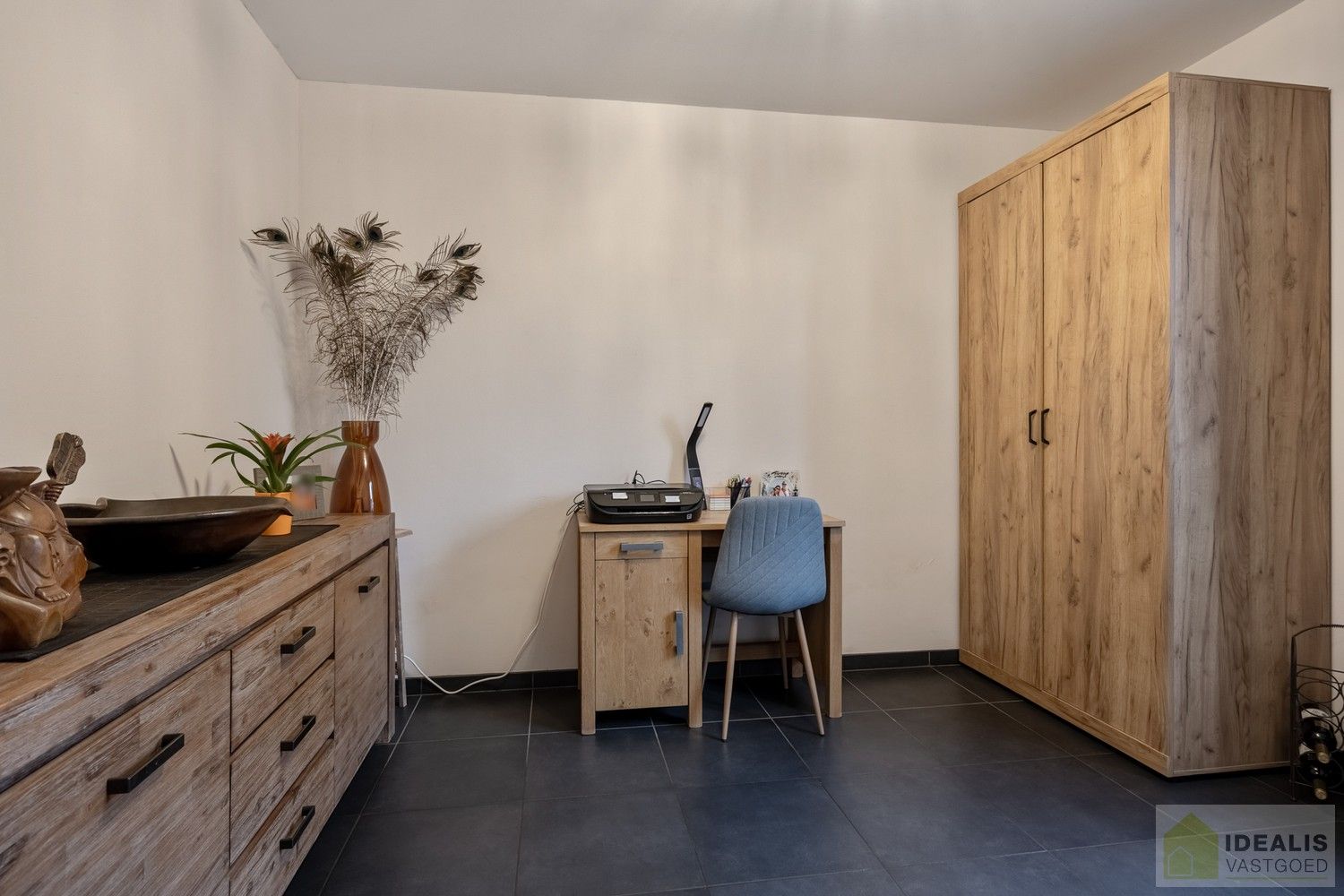 INSTAPKLARE GEZINSWONING MET LICHTRIJKE LEEFRUIMTE, RUIME EN VERZORGDE KEUKEN, BADKAMER EN 3 GOEDE SLAAPKAMERS OP EEN KNAP ZUID-GEORIENTEERDE PERCEEL VAN 2A 32A foto 14