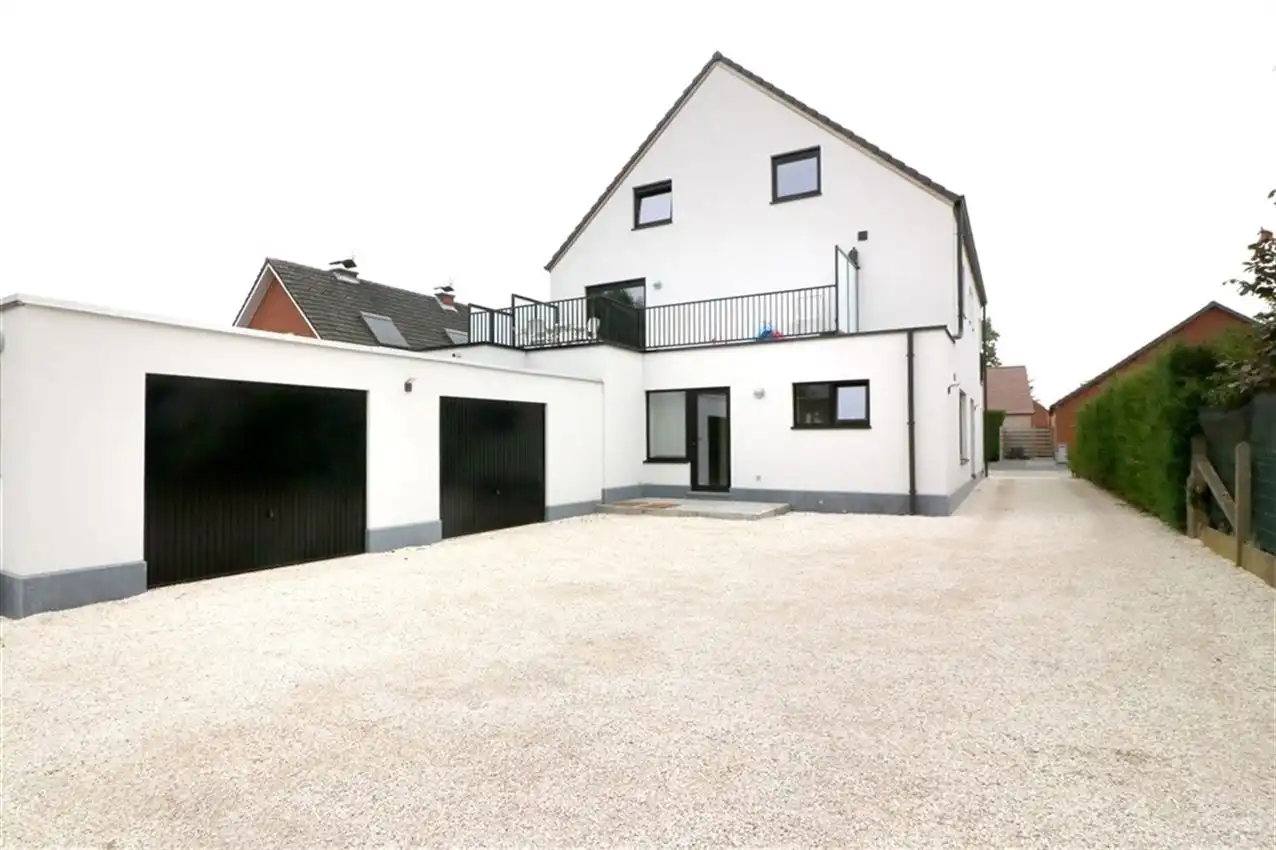 zonnige duplex, 2 slpk., autostaanplaats en tuindeel foto 2